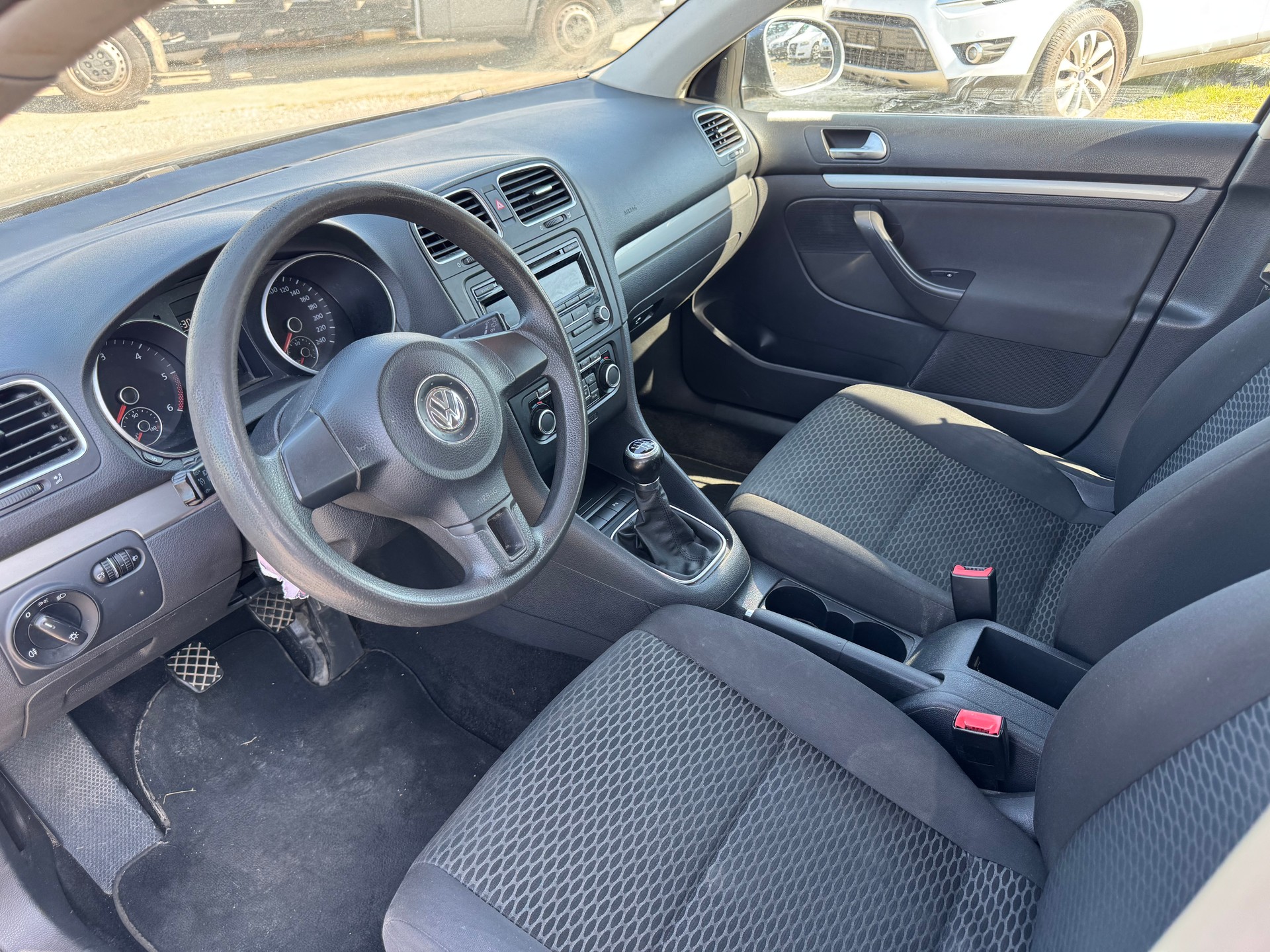 VW Golf Variant 1.6 TDI Comfortline 4Motion-image-7