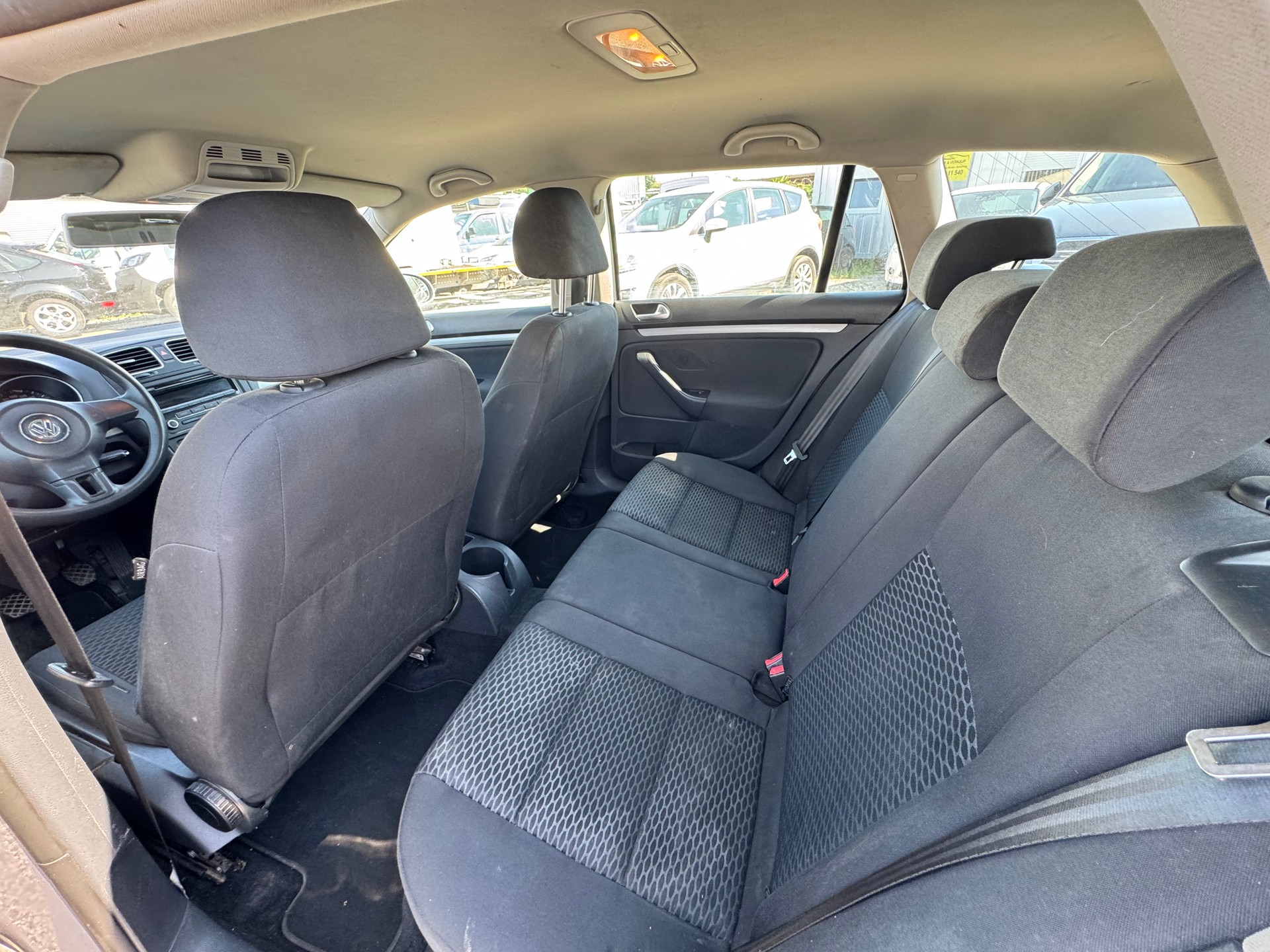 VW Golf Variant 1.6 TDI Comfortline 4Motion-image-8