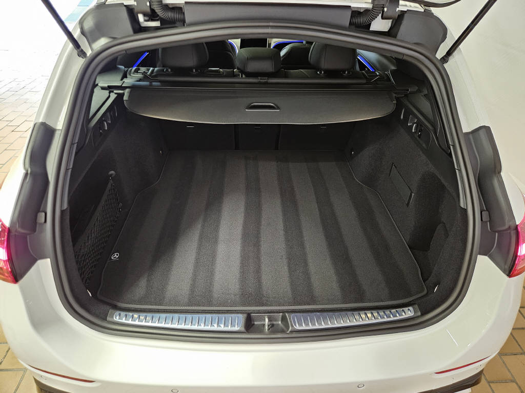 MERCEDES-BENZ C 220 d 4Matic Kombi AMG Line Swiss Star-showroom-element-3