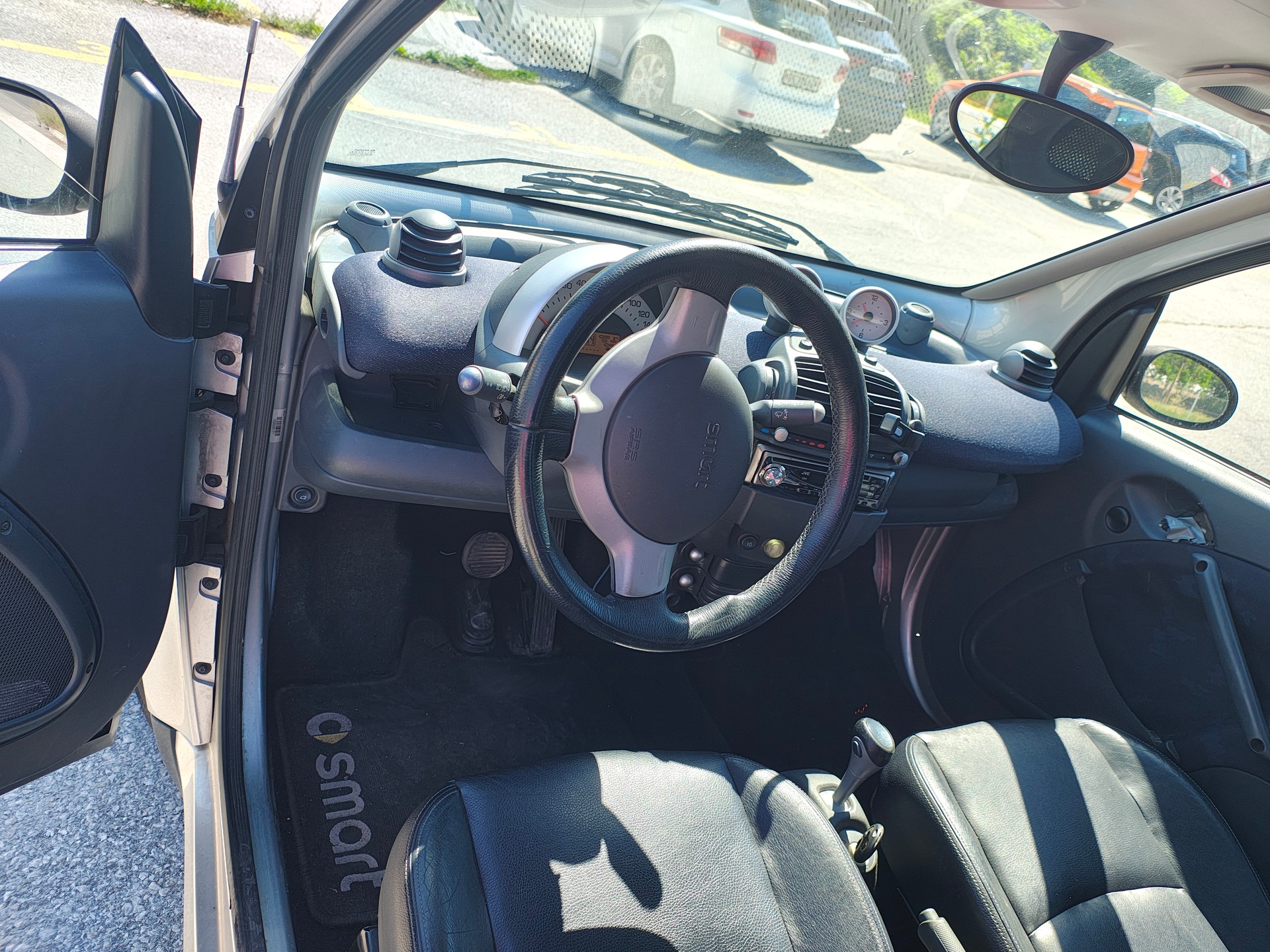 SMART FORTWO-image-4