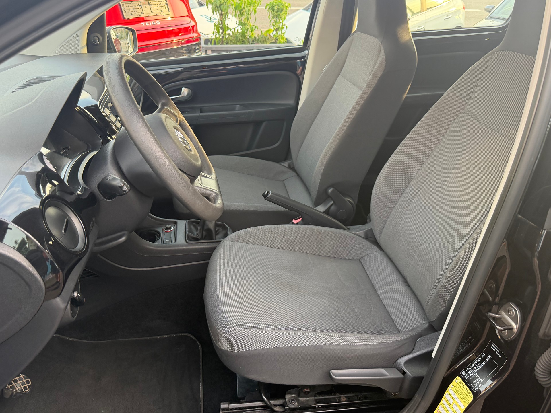 VW Up 1.0 BMT black up-image-7