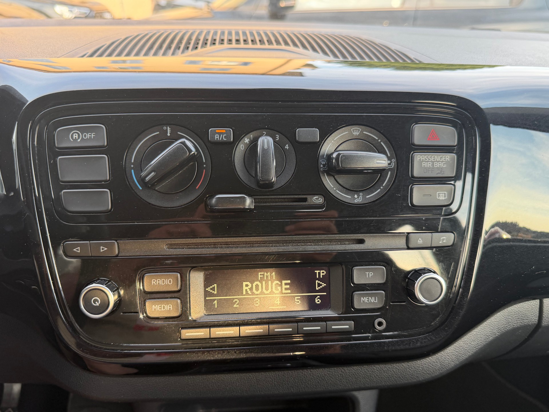 VW Up 1.0 BMT black up-image-9