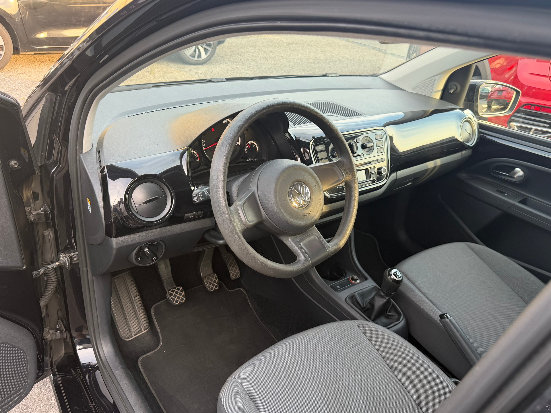 VW Up 1.0 BMT black up-image-6
