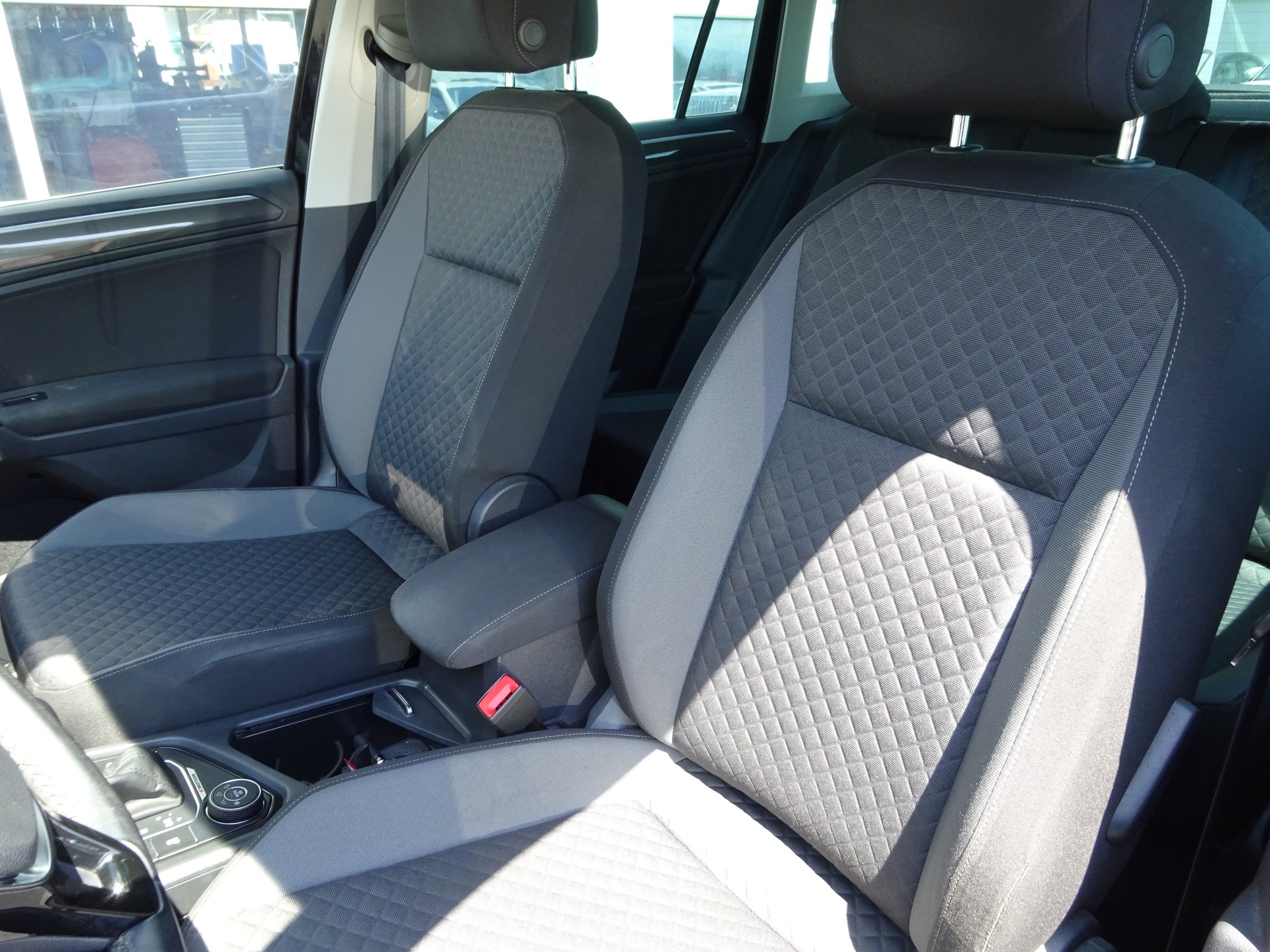 VW Tiguan 2.0 TDI SCR Comfortline 4Motion DSG-image-6