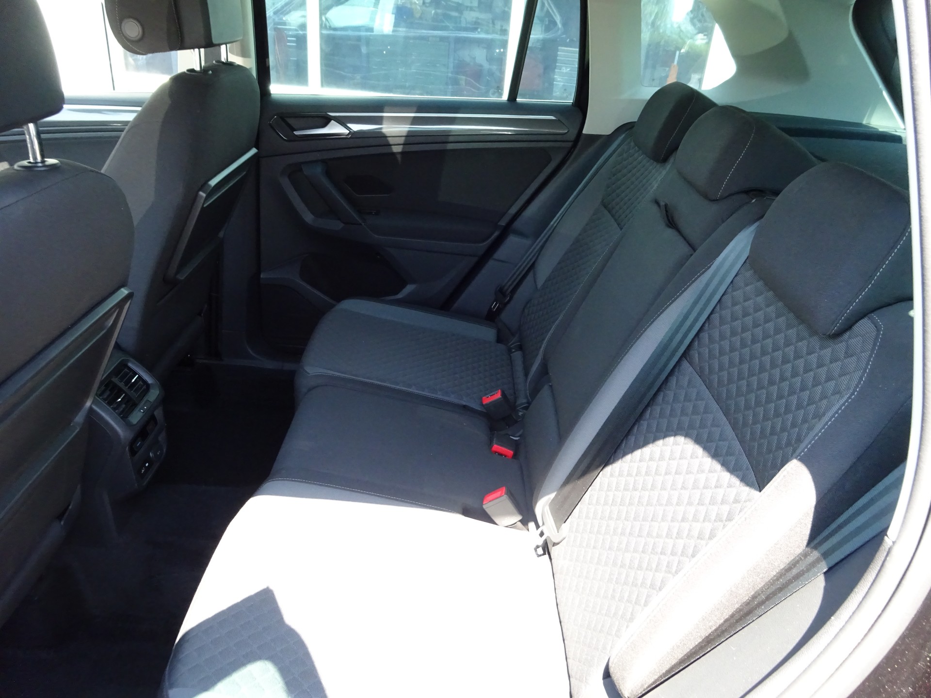 VW Tiguan 2.0 TDI SCR Comfortline 4Motion DSG-image-11