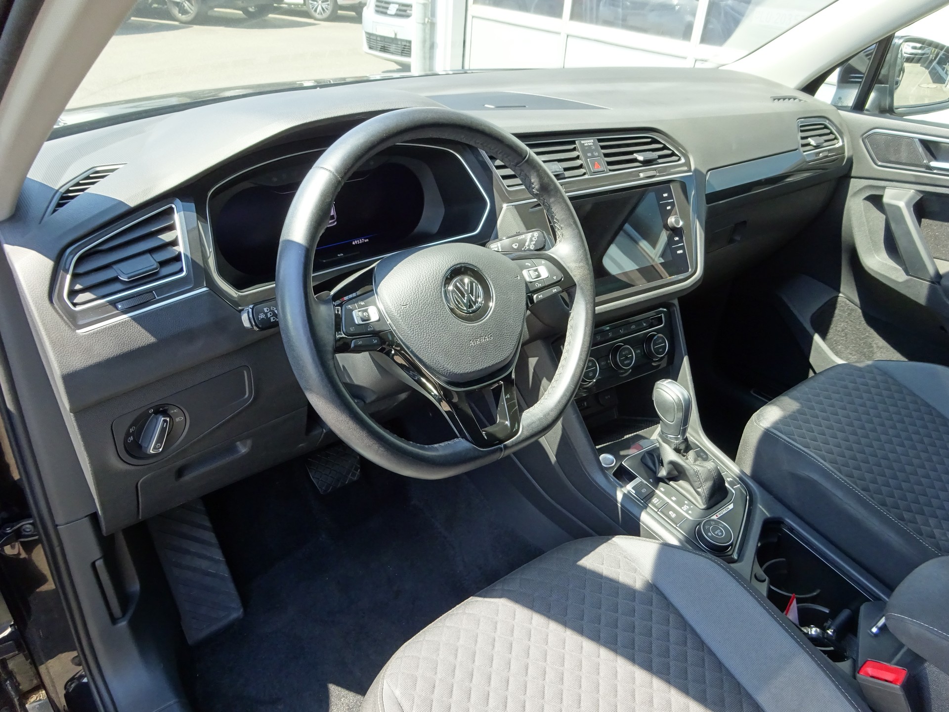 VW Tiguan 2.0 TDI SCR Comfortline 4Motion DSG-image-7