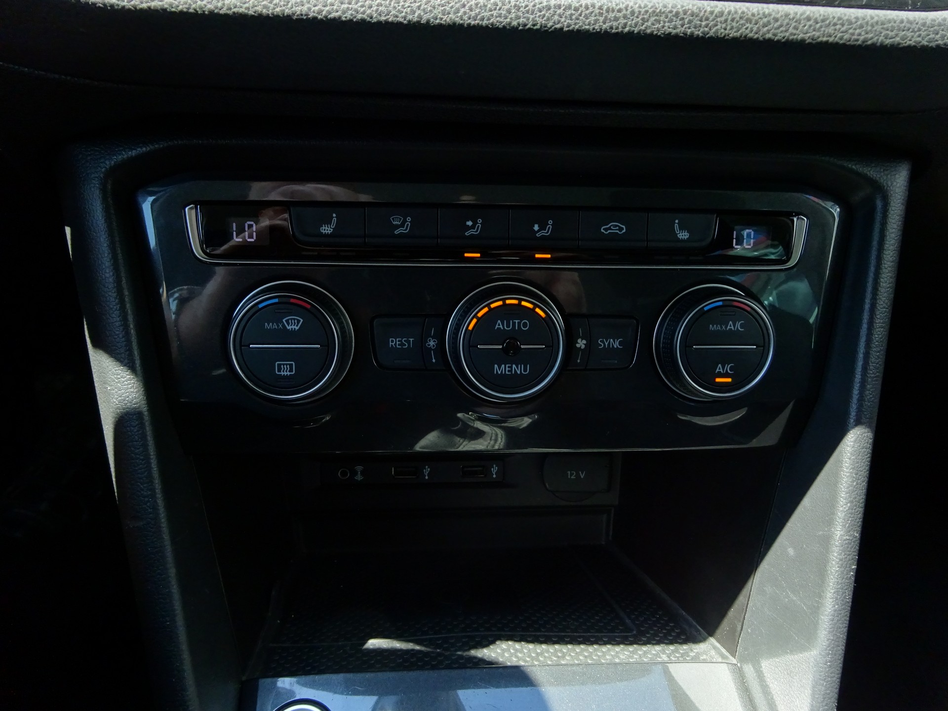 VW Tiguan 2.0 TDI SCR Comfortline 4Motion DSG-image-10