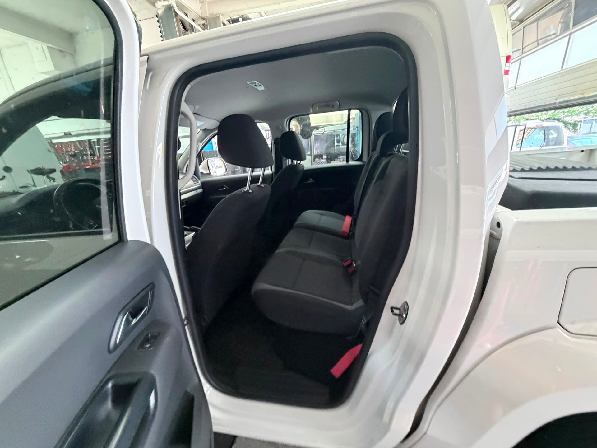 VW Amarok 3.0TDI Comfortline 4Motion Automatic-image-4