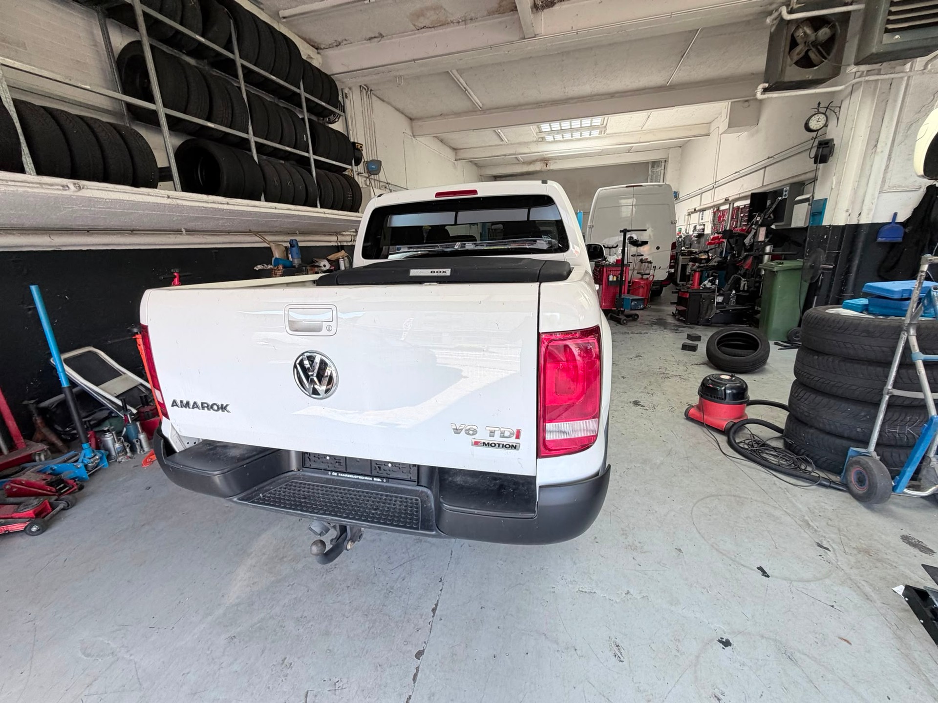 VW Amarok 3.0TDI Comfortline 4Motion Automatic-image-2