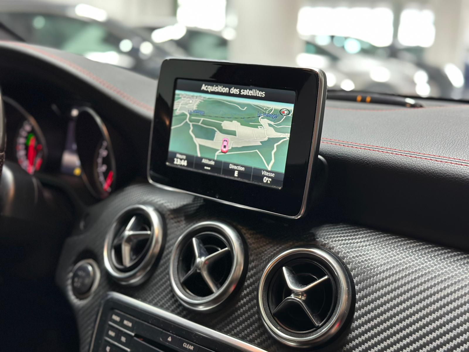 MERCEDES-BENZ A 180 AMG Line-image-13