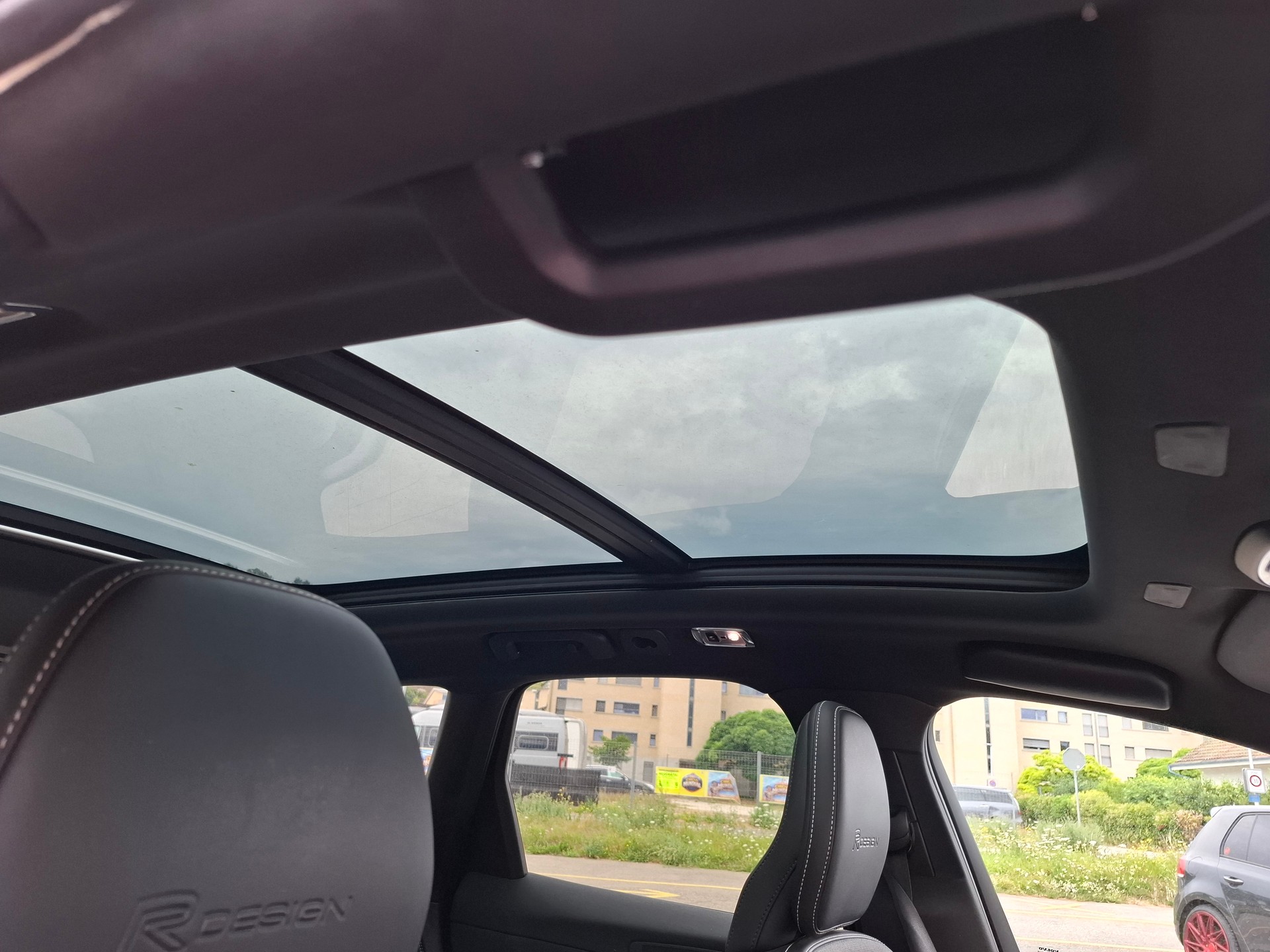 VOLVO XC60 T8 eAWD R-Design Geartronic-image-12