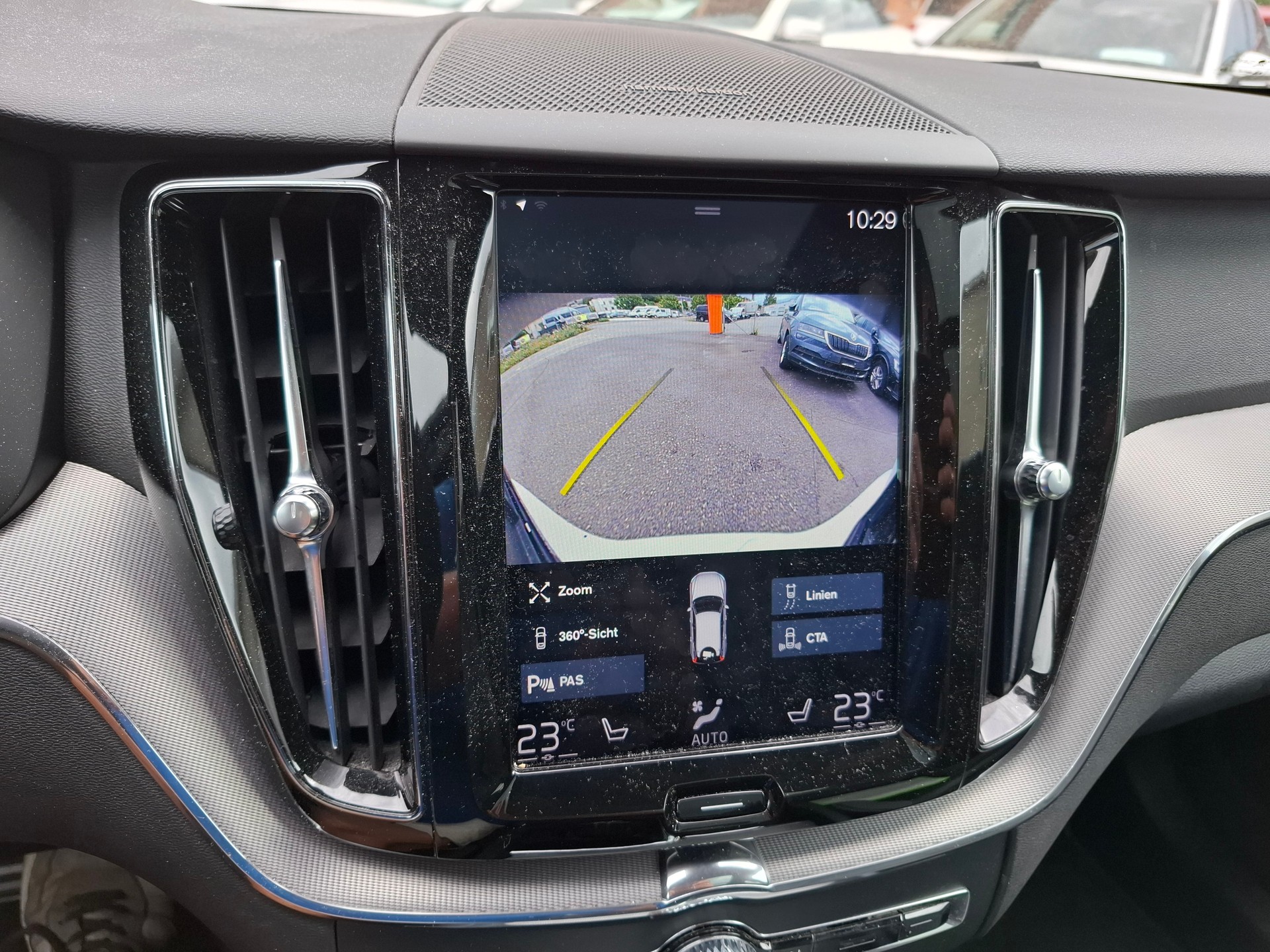 VOLVO XC60 T8 eAWD R-Design Geartronic-image-10