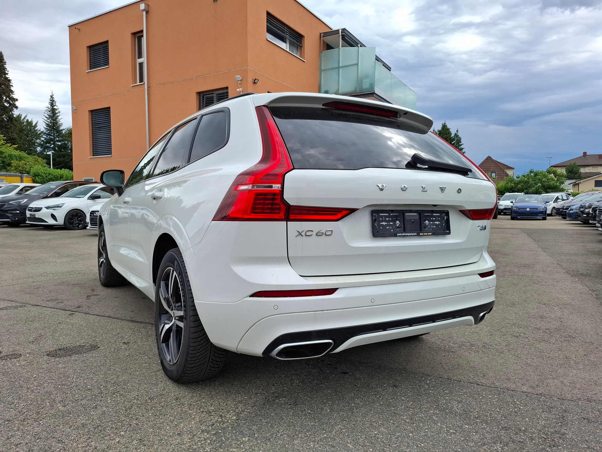 VOLVO XC60 T8 eAWD R-Design Geartronic-image-3