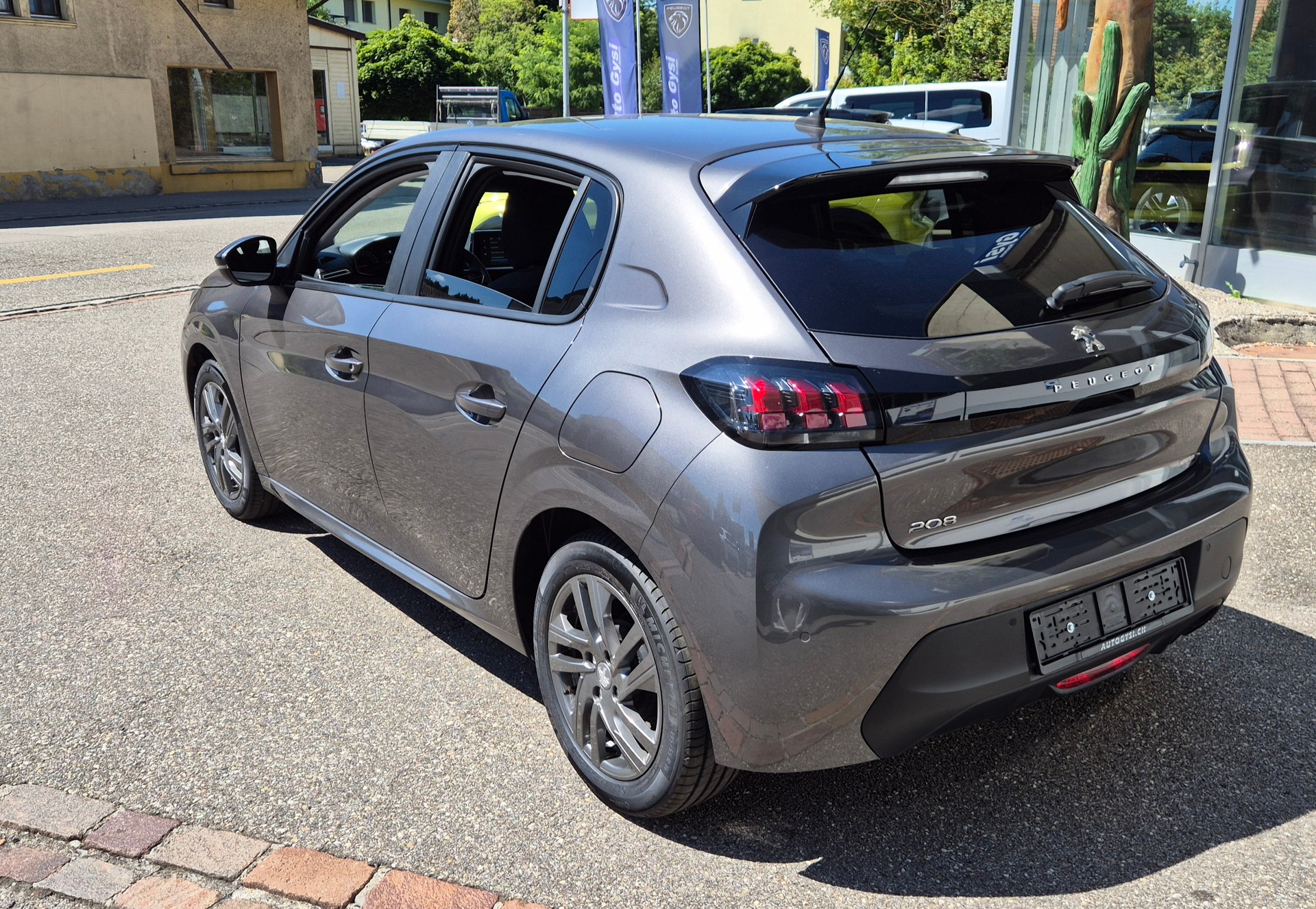 PEUGEOT 208 1.2 Sport MT-image-15