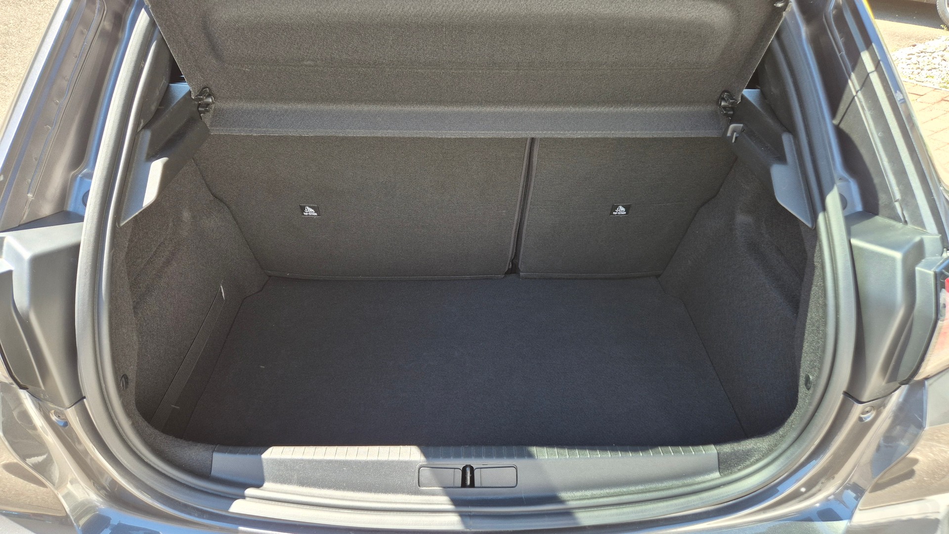 PEUGEOT 208 1.2 Sport MT-image-9