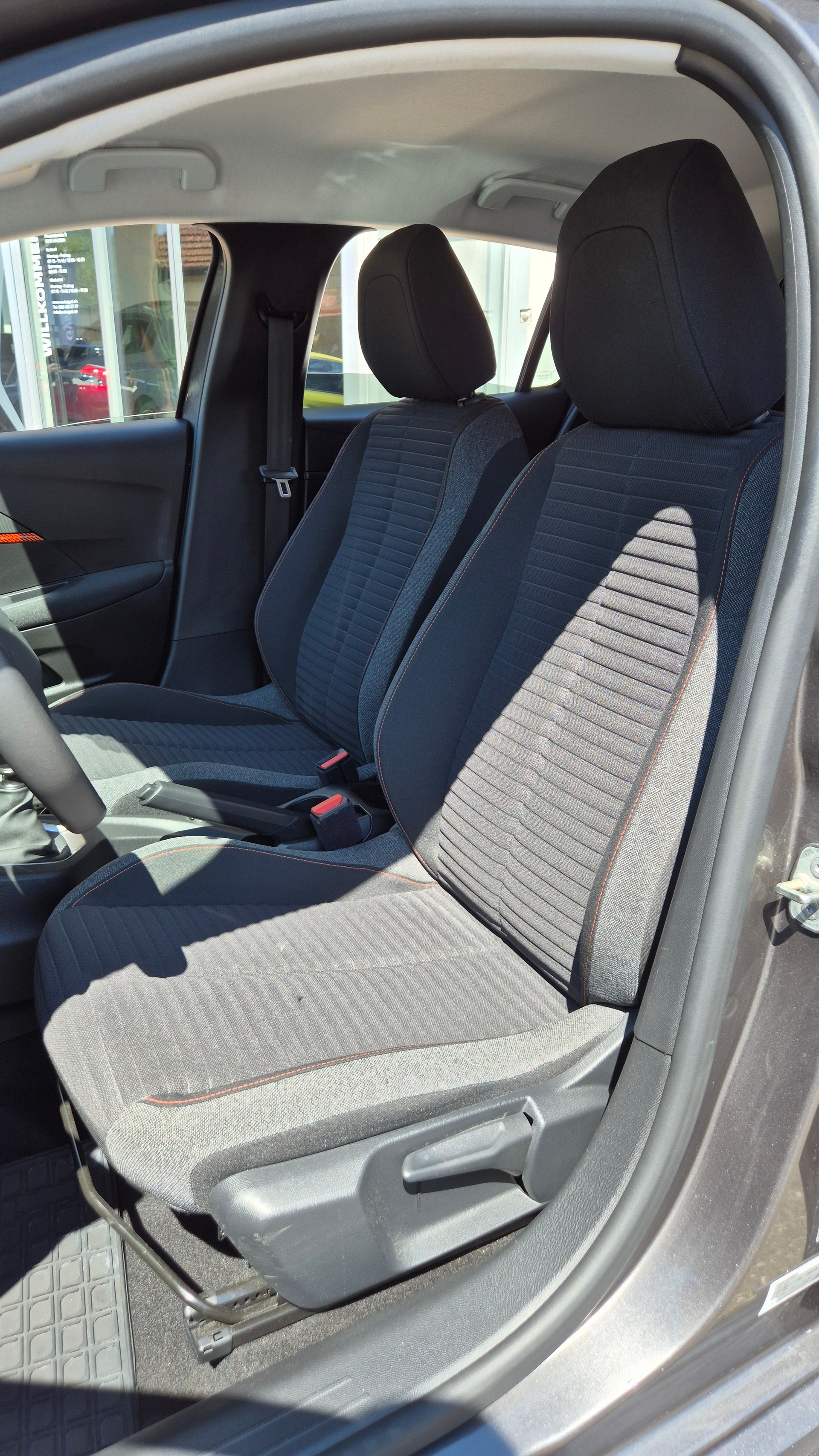 PEUGEOT 208 1.2 Sport MT-image-13
