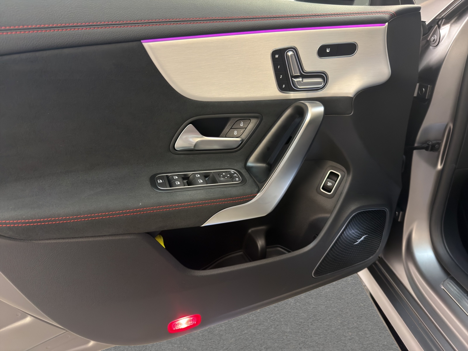 MERCEDES-BENZ CLA 35 4M - AMG / DISTRONIC / Rückfahrkamera / Panorama-Dach-image-12