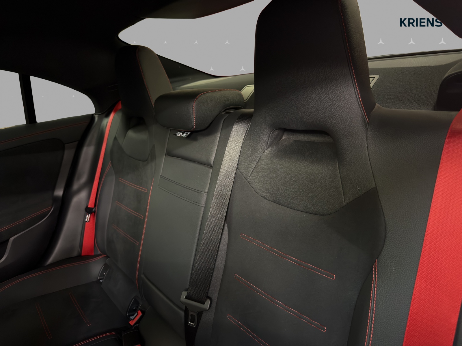 MERCEDES-BENZ CLA 35 4M - AMG / DISTRONIC / Rückfahrkamera / Panorama-Dach-image-13
