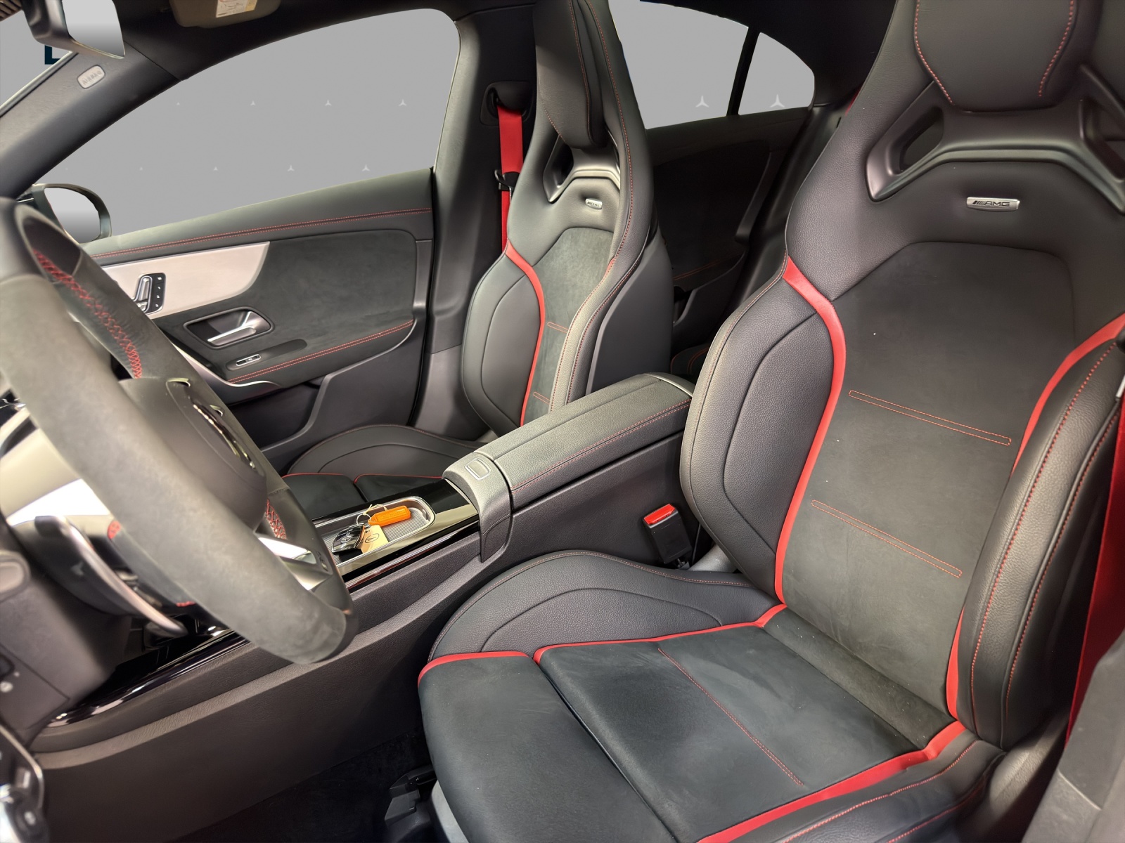 MERCEDES-BENZ CLA 35 4M - AMG / DISTRONIC / Rückfahrkamera / Panorama-Dach-image-7
