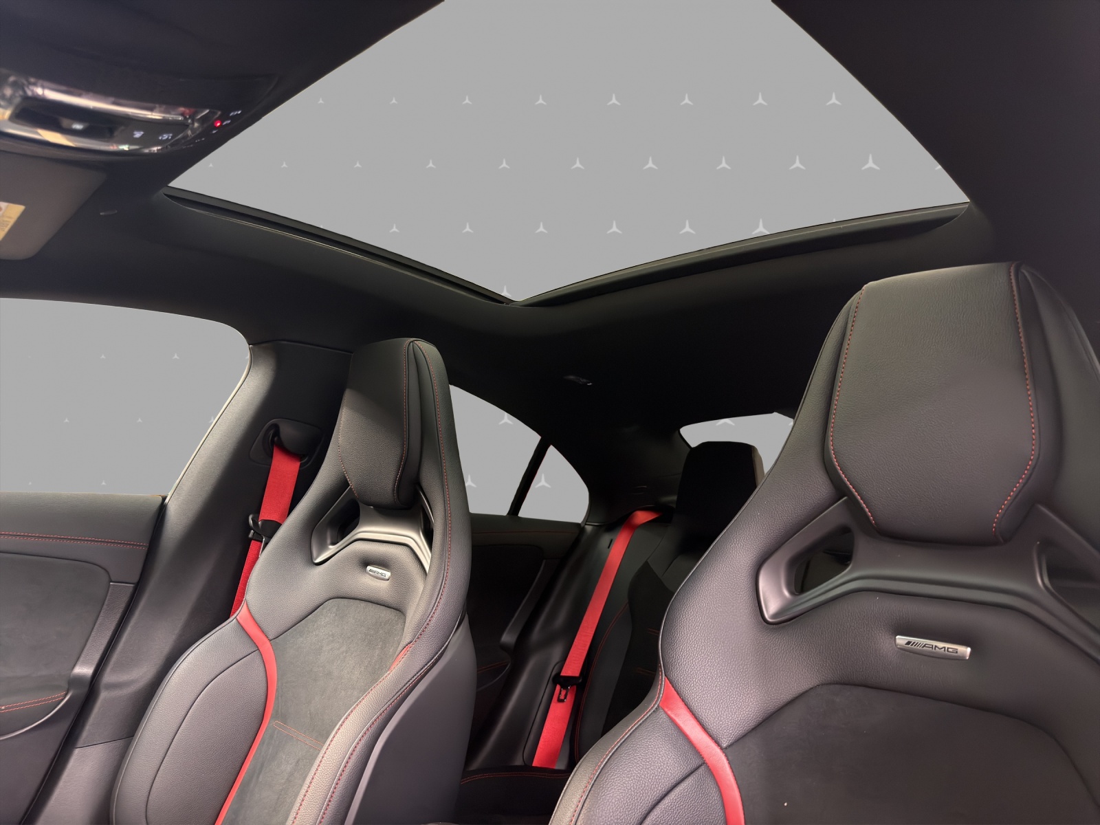 MERCEDES-BENZ CLA 35 4M - AMG / DISTRONIC / Rückfahrkamera / Panorama-Dach-image-8