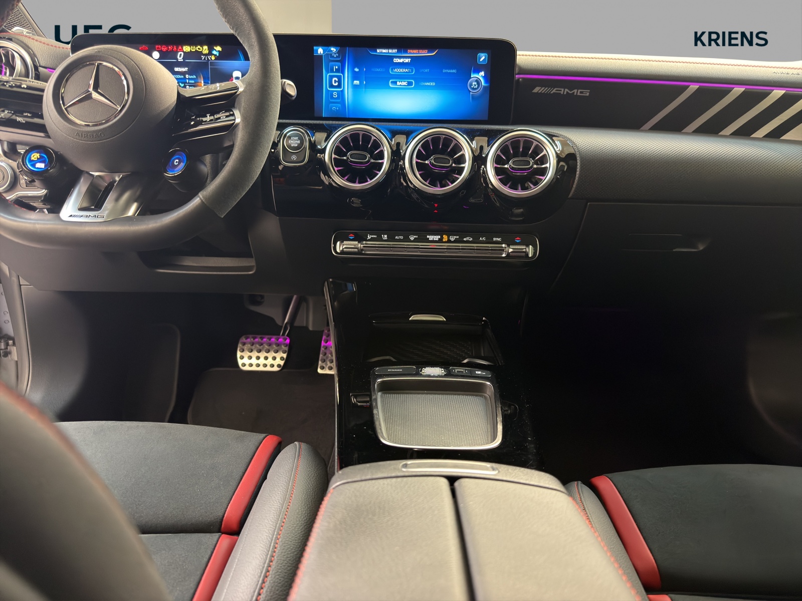 MERCEDES-BENZ CLA 35 4M - AMG / DISTRONIC / Rückfahrkamera / Panorama-Dach-image-11