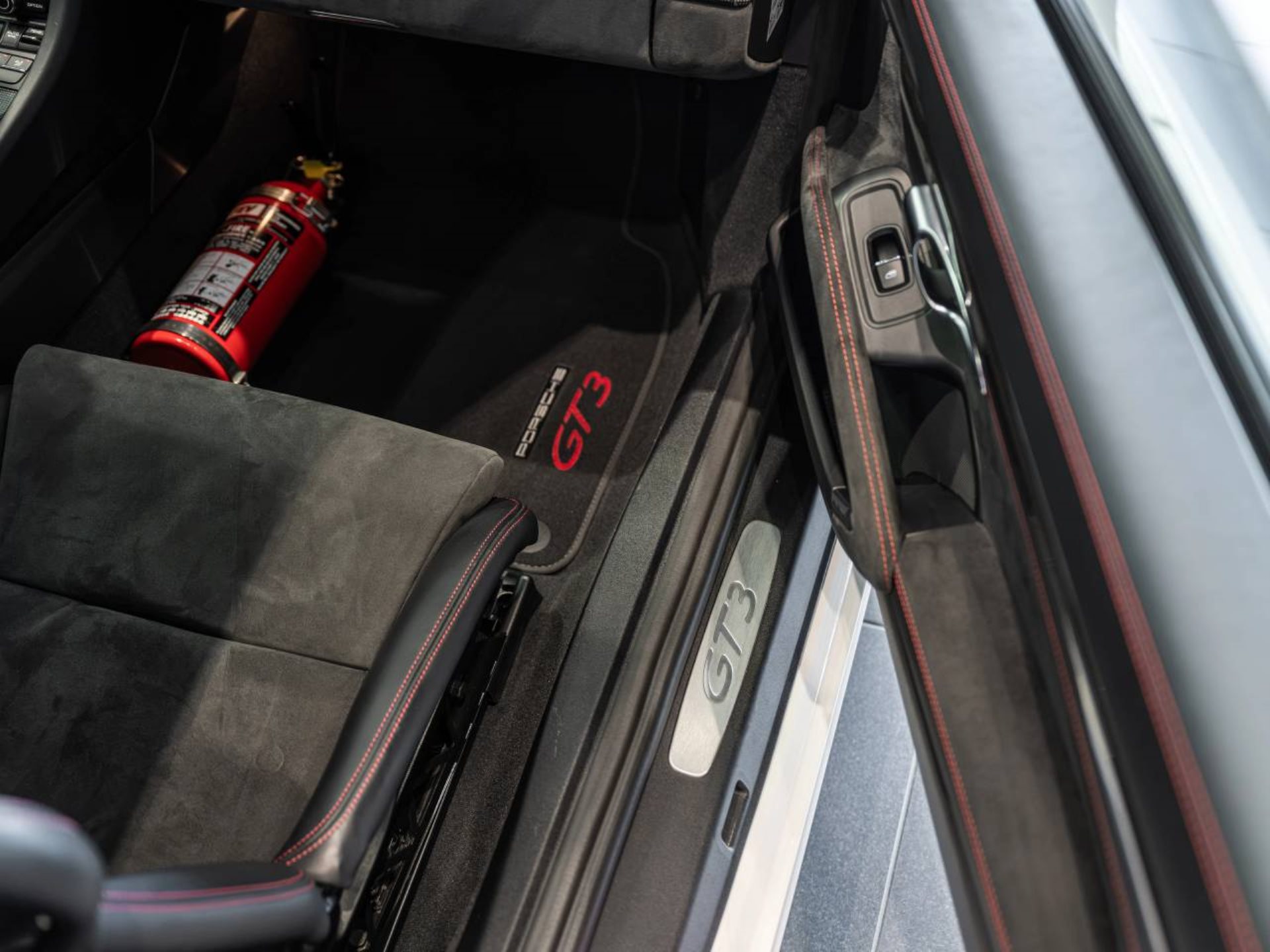 PORSCHE 911 GT3-image-19