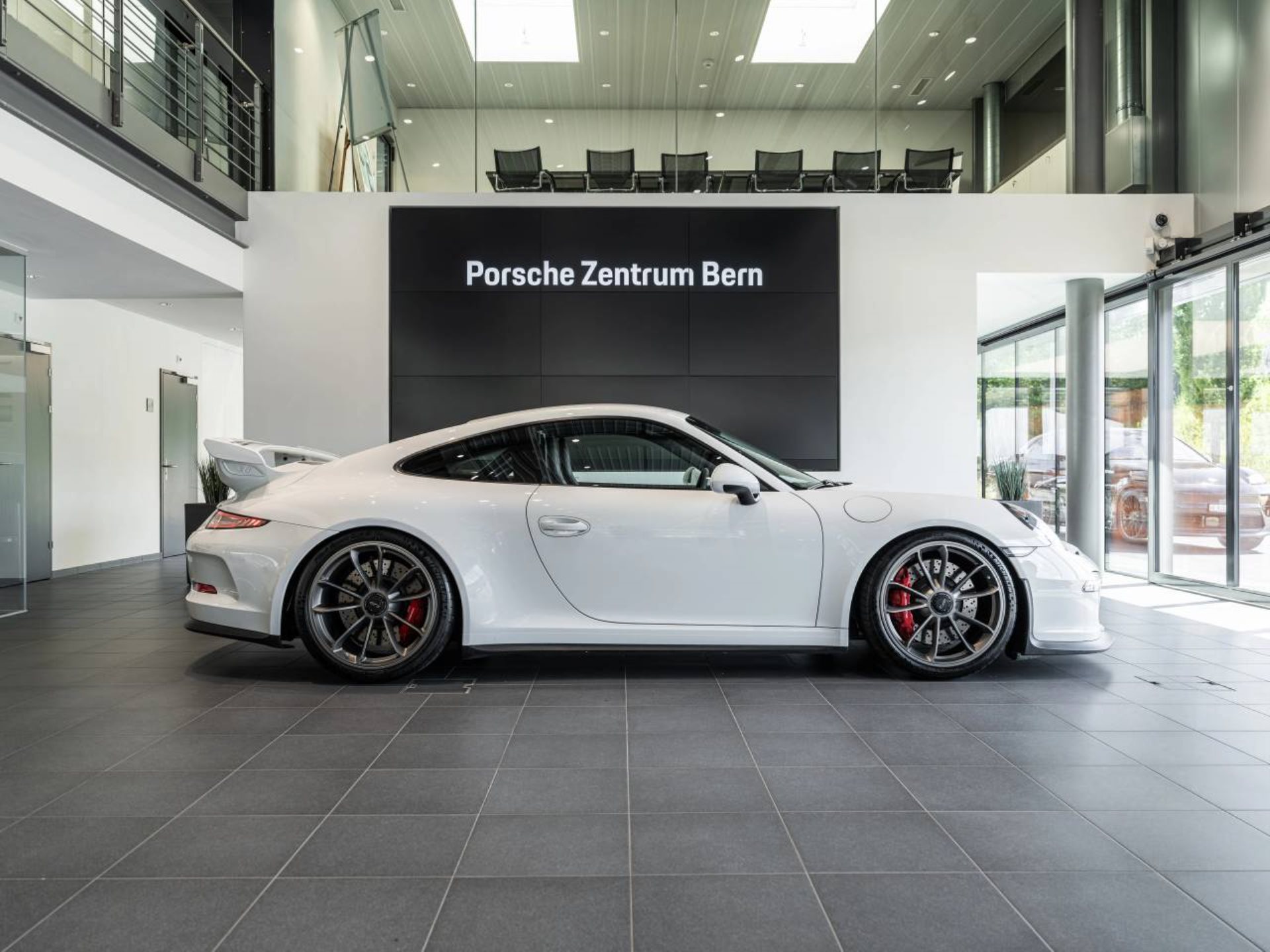PORSCHE 911 GT3-image-1
