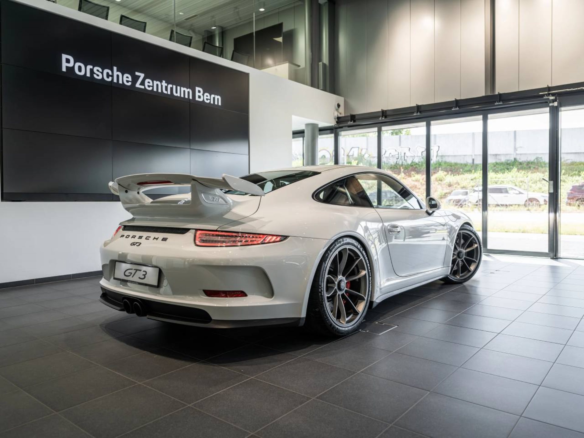PORSCHE 911 GT3-image-2