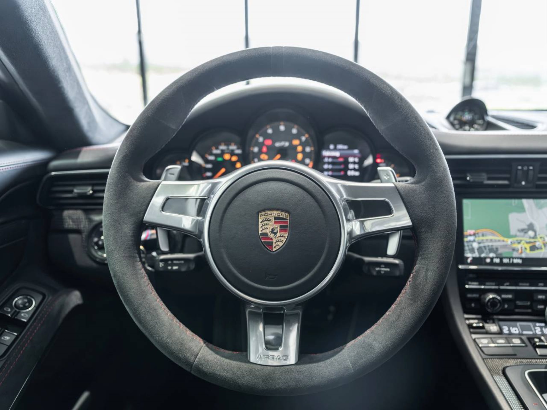 PORSCHE 911 GT3-image-12