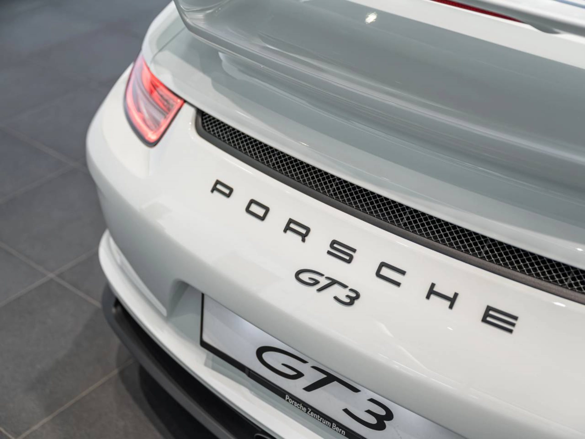 PORSCHE 911 GT3-image-23