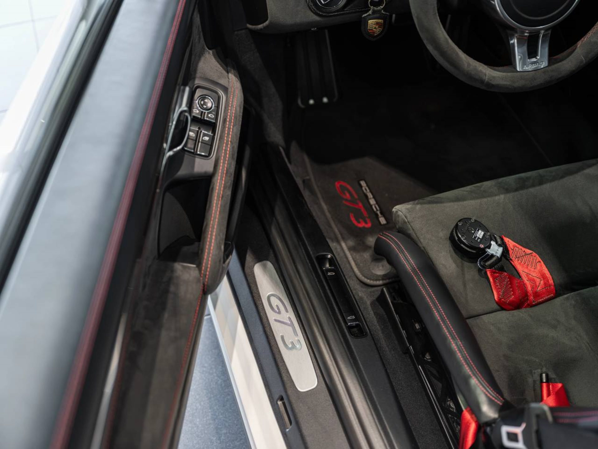 PORSCHE 911 GT3-image-17