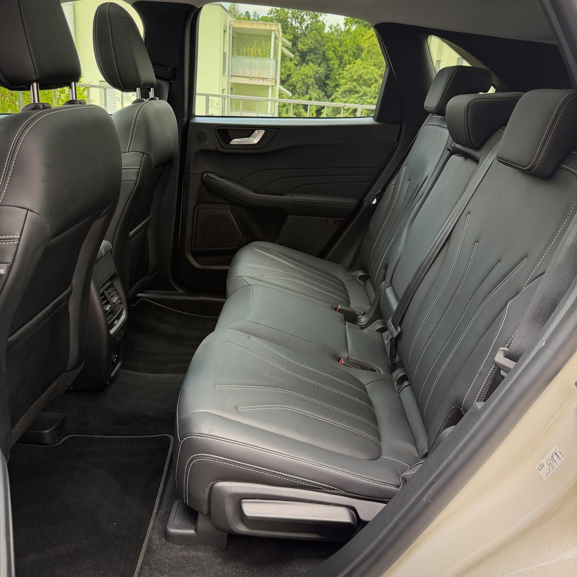 FORD Kuga 2.5 Hybrid Vignale 4x4-image-15