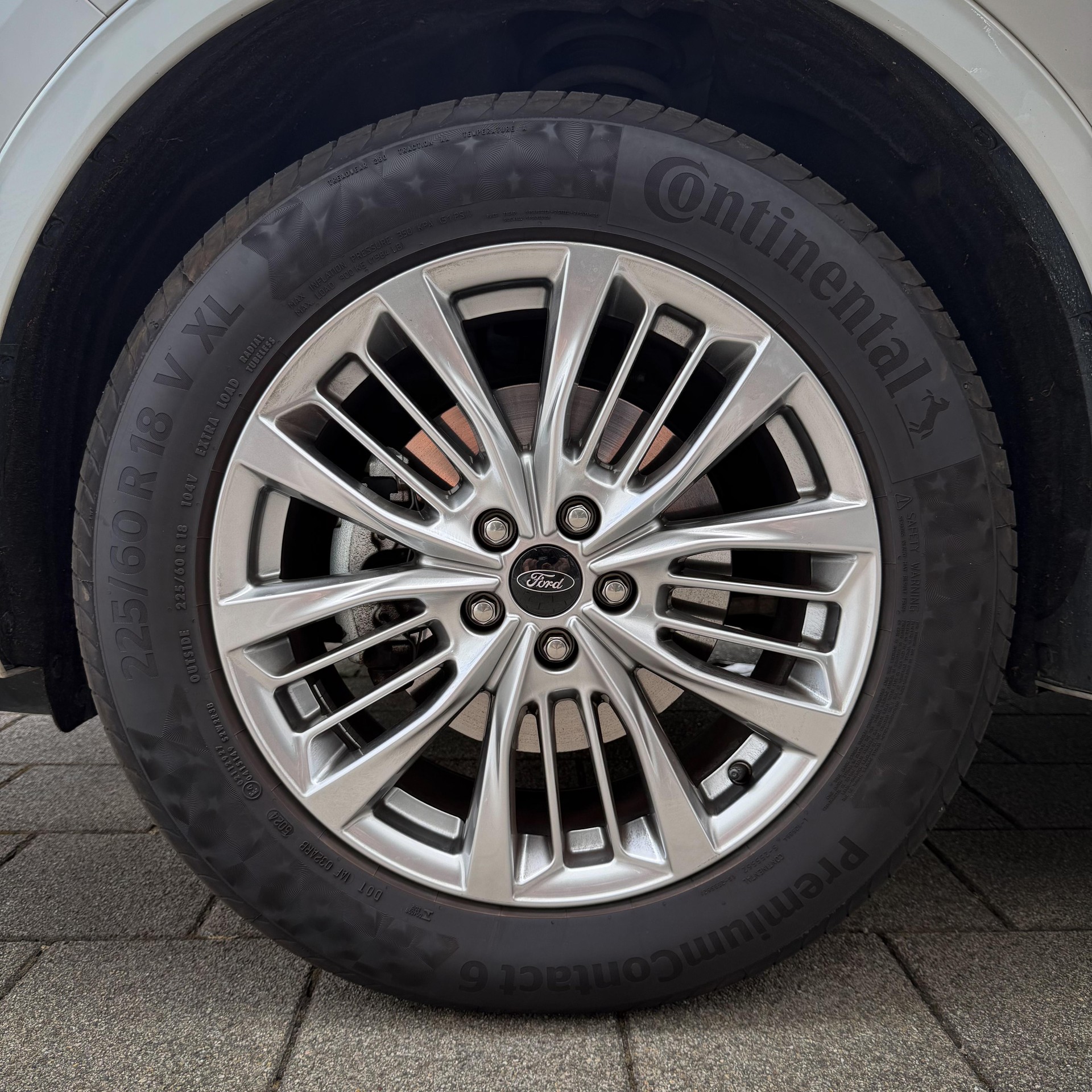 FORD Kuga 2.5 Hybrid Vignale 4x4-image-2