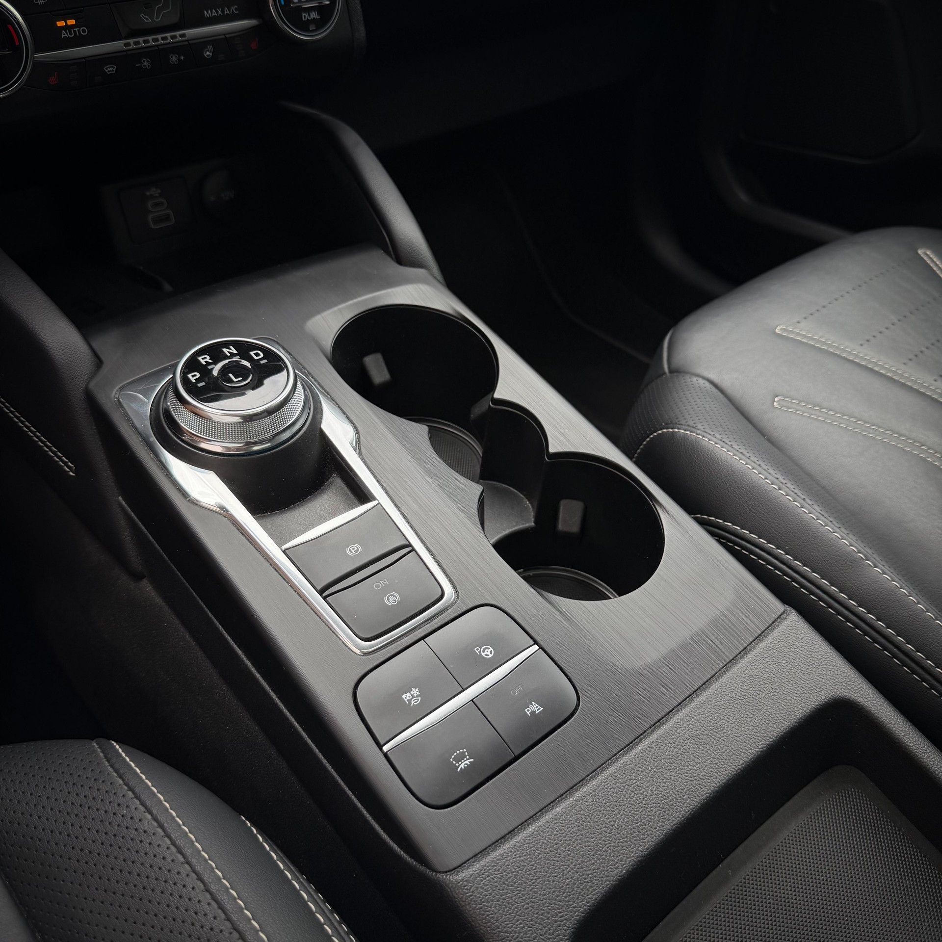FORD Kuga 2.5 Hybrid Vignale 4x4-image-8