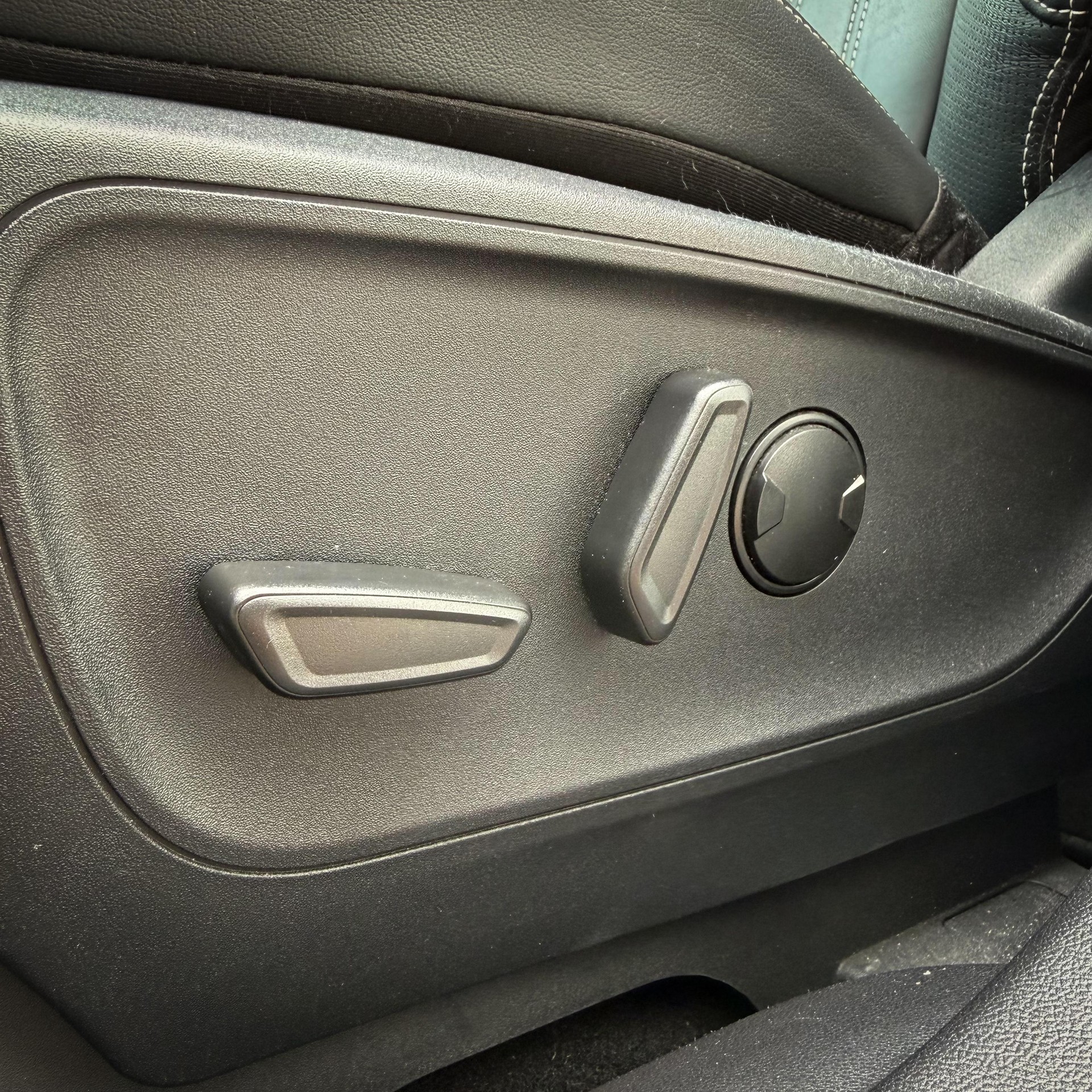 FORD Kuga 2.5 Hybrid Vignale 4x4-image-12