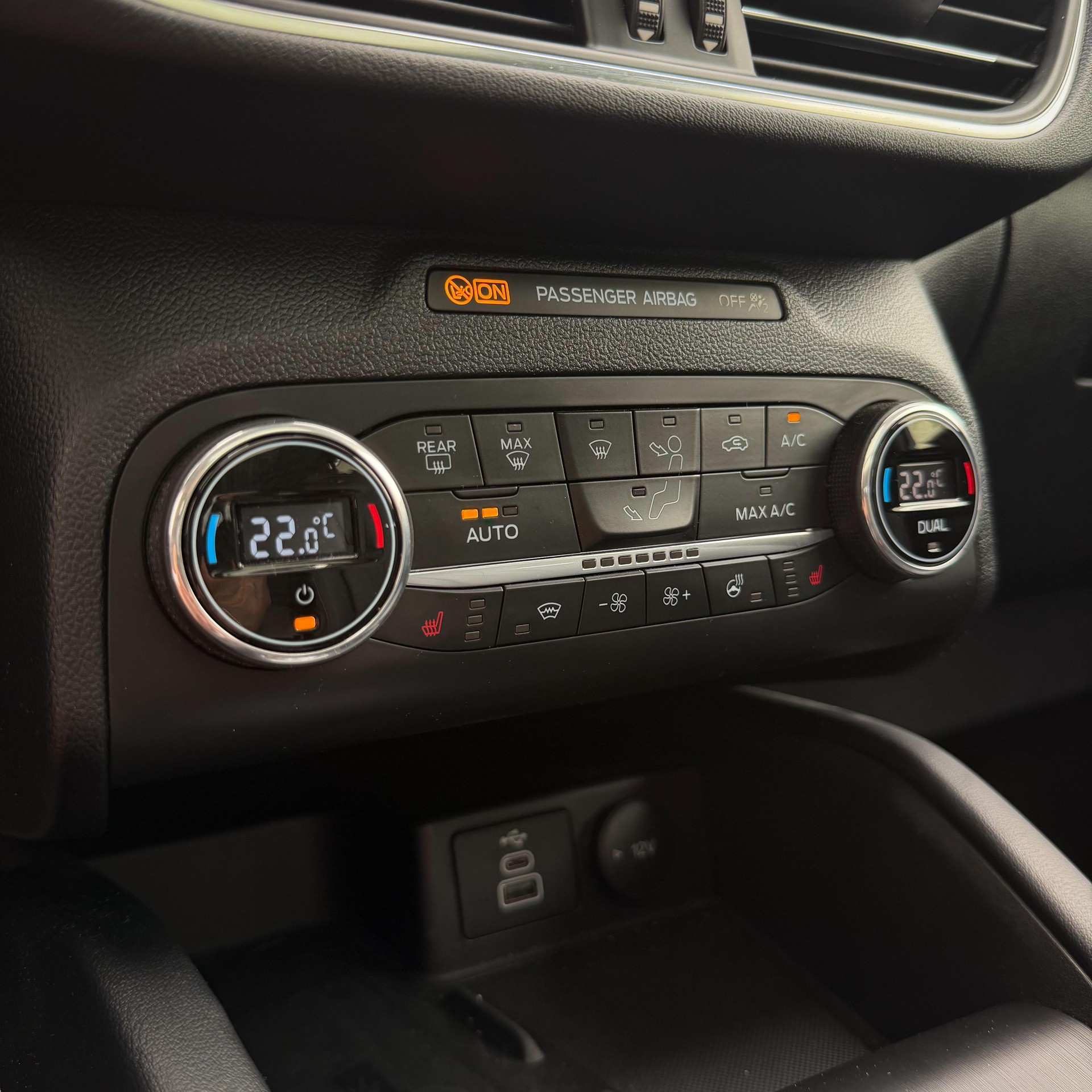 FORD Kuga 2.5 Hybrid Vignale 4x4-image-7