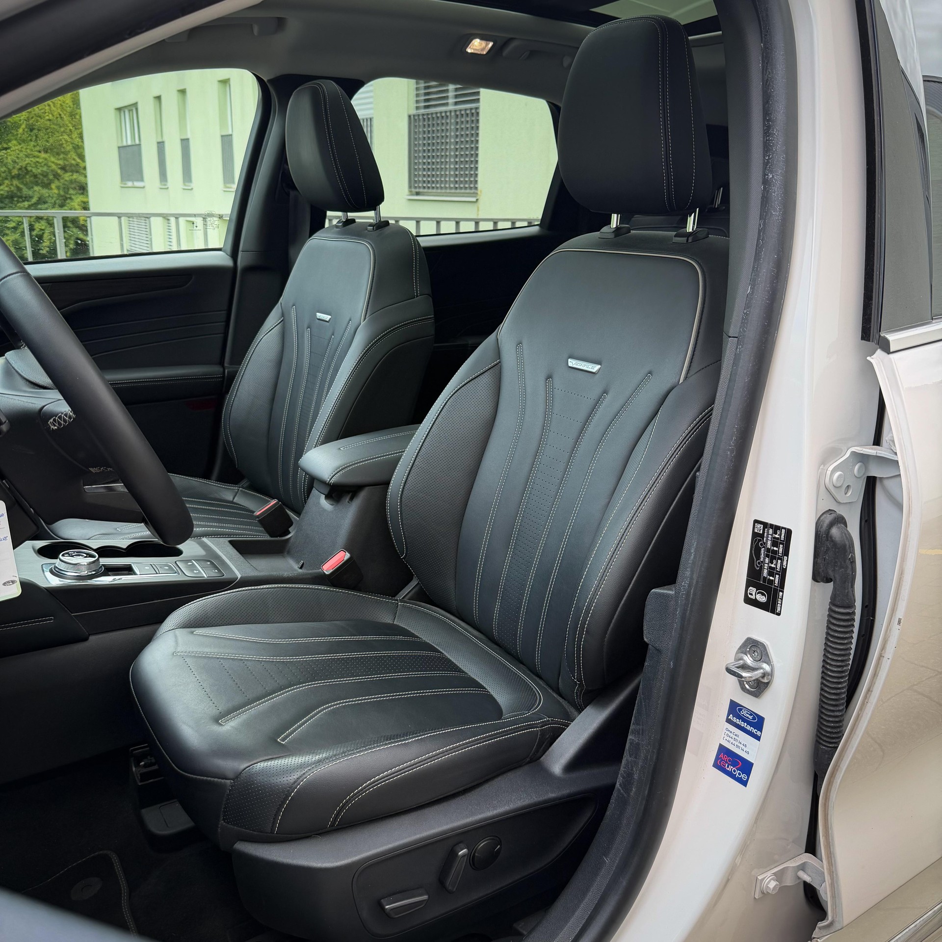 FORD Kuga 2.5 Hybrid Vignale 4x4-image-11