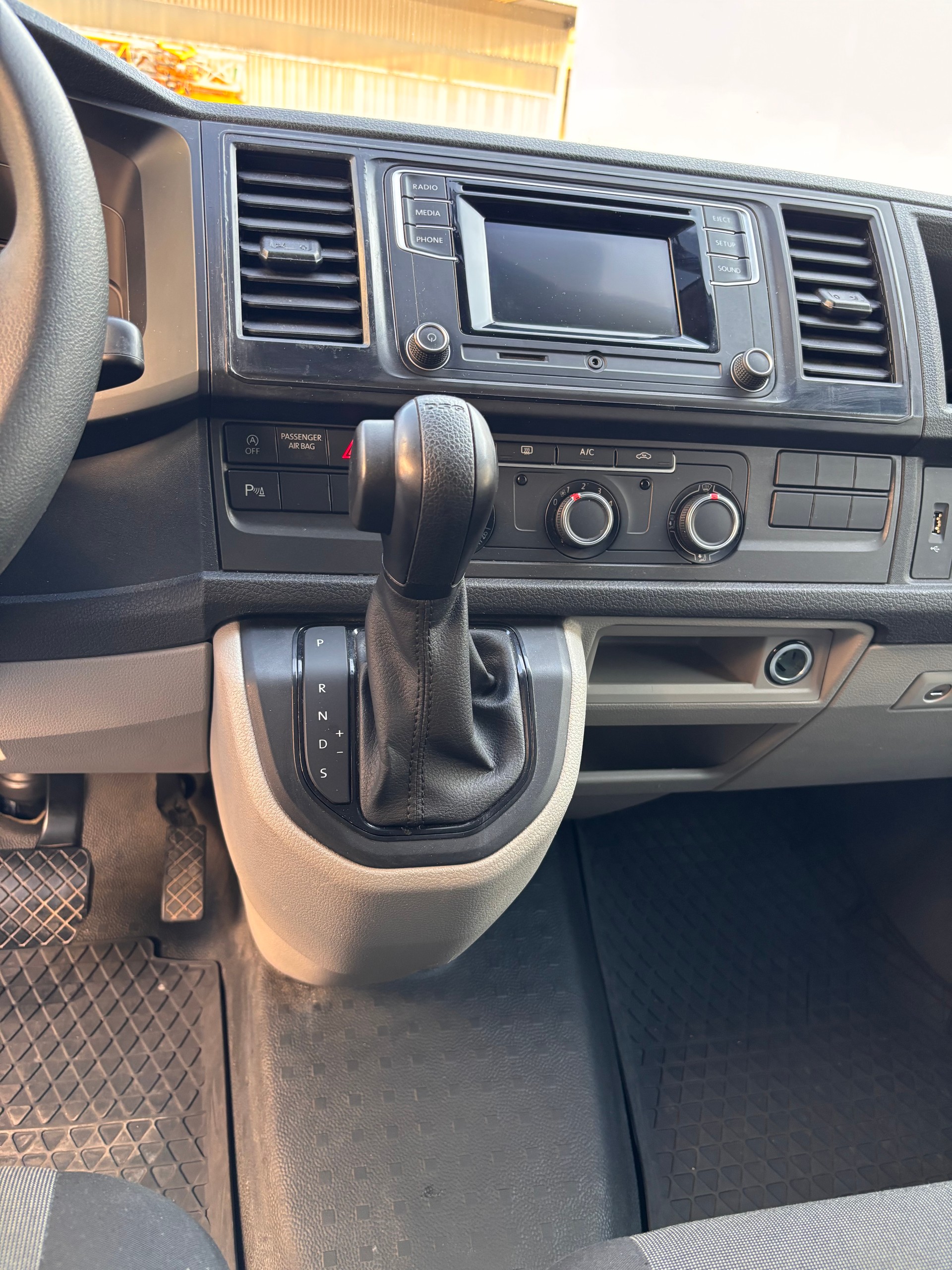 VW T6 2.0 TDI DSG-image-9