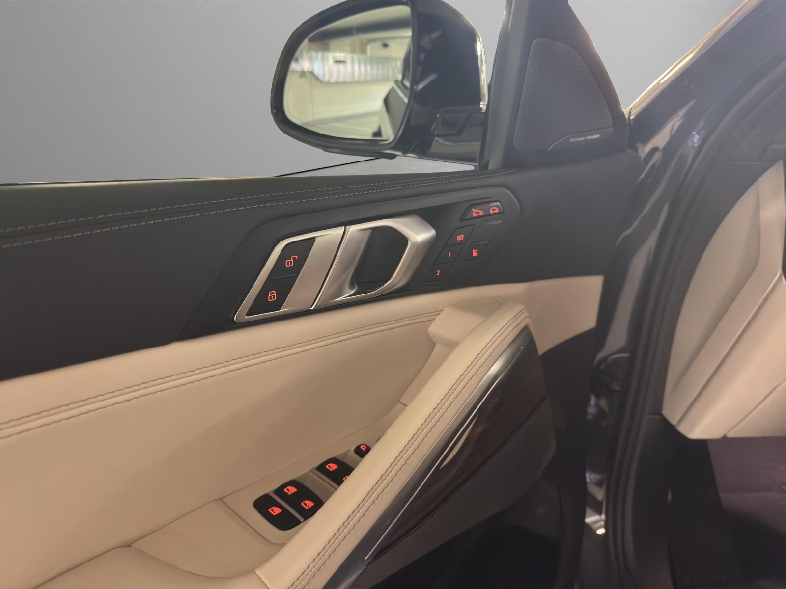 BMW X6 40i xDrive-image-12