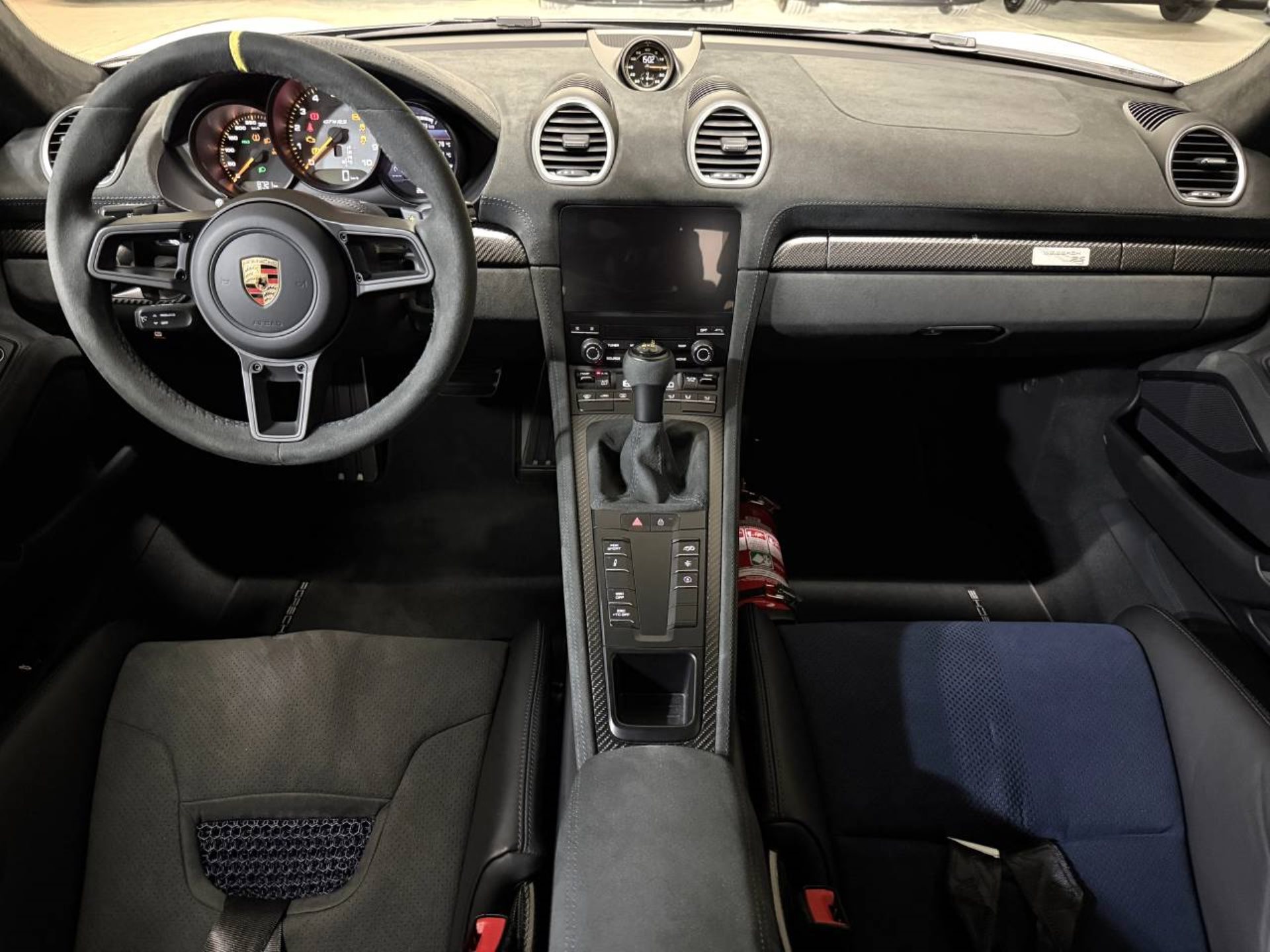 PORSCHE 718 Cayman GT4 RS (MY24)-image-13