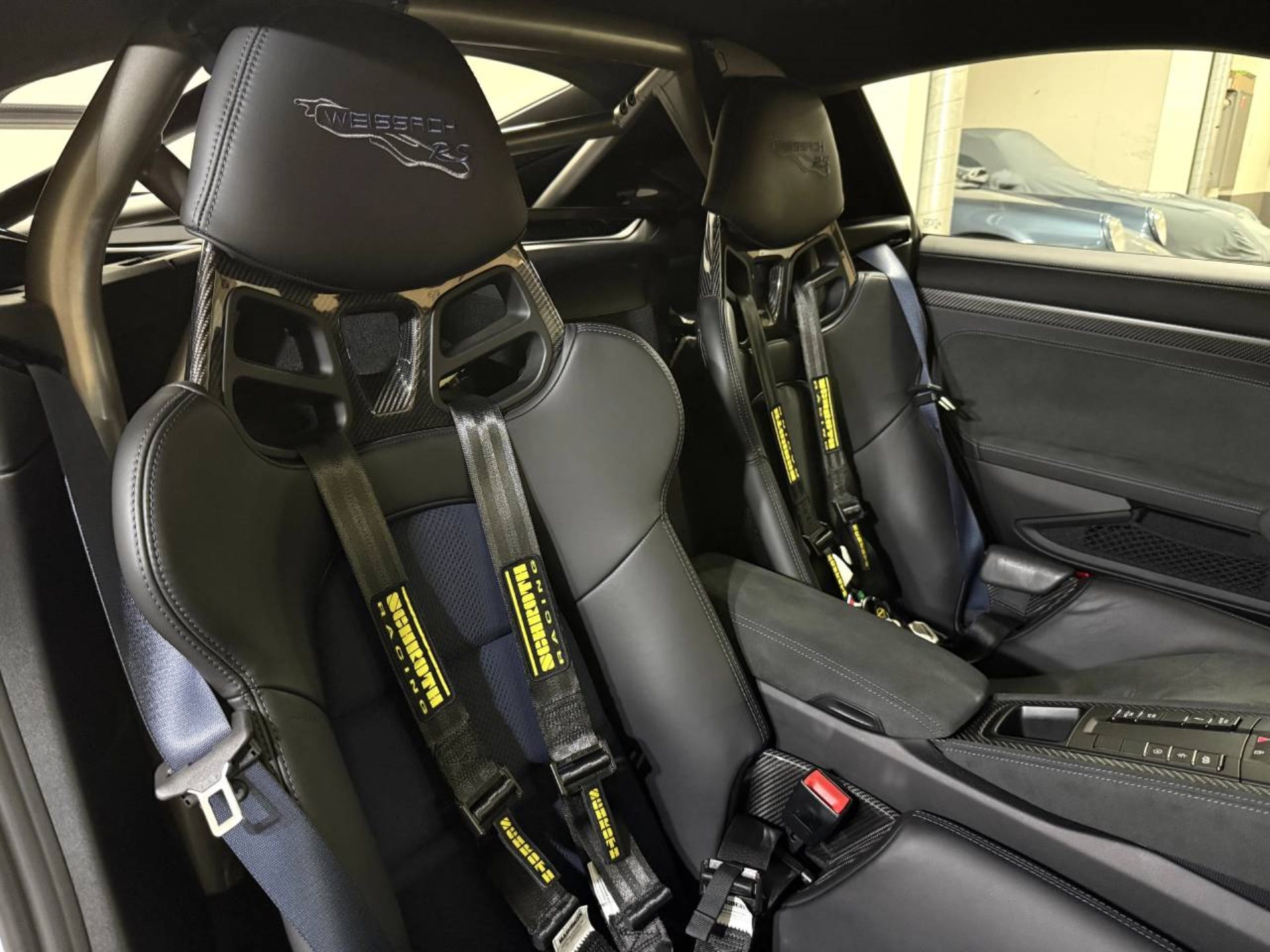 PORSCHE 718 Cayman GT4 RS (MY24)-image-4