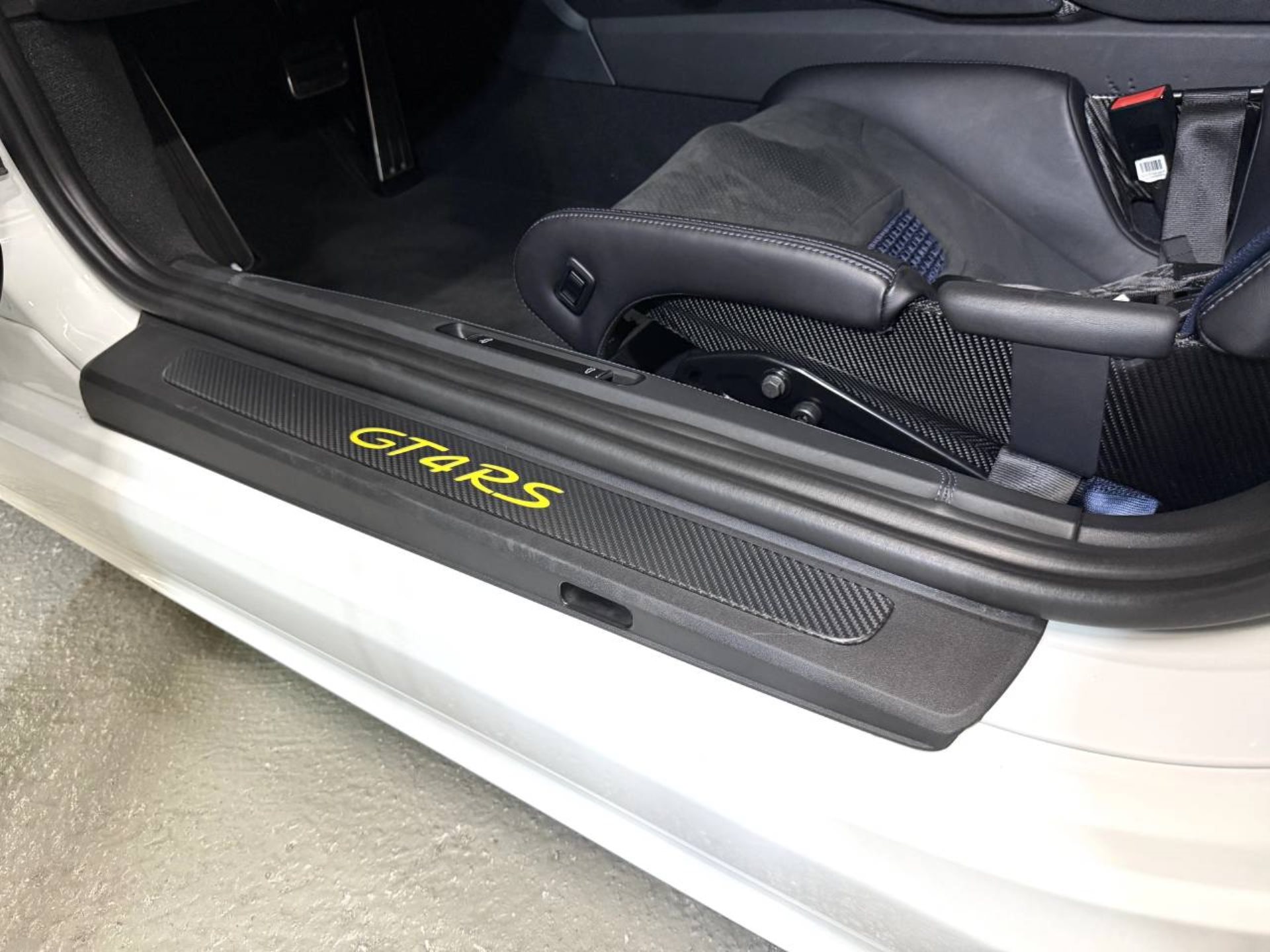 PORSCHE 718 Cayman GT4 RS (MY24)-image-21
