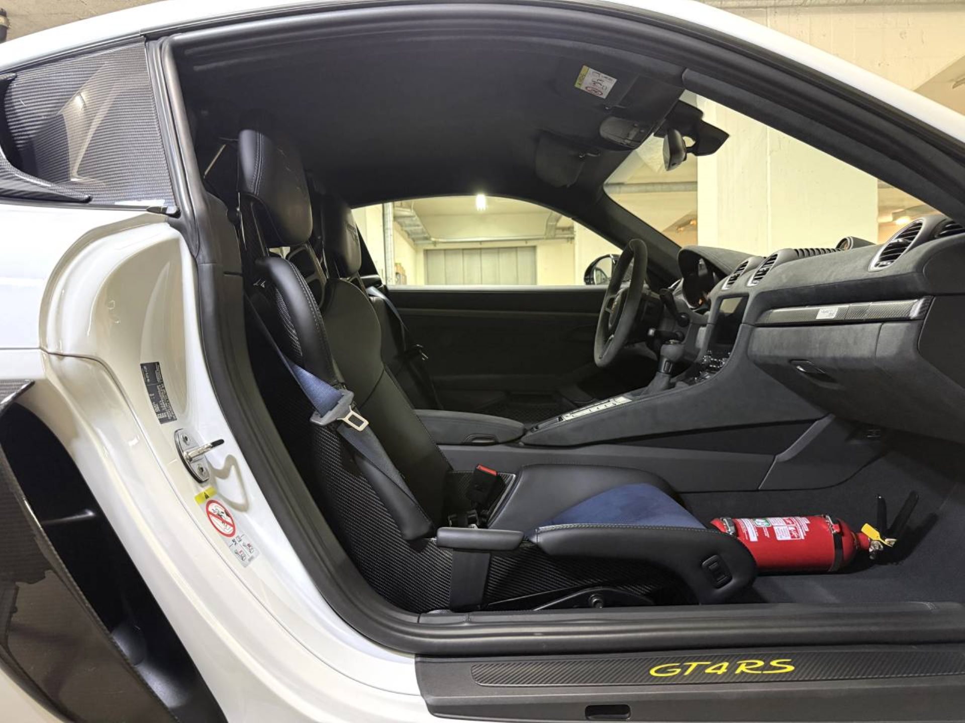 PORSCHE 718 Cayman GT4 RS (MY24)-image-16