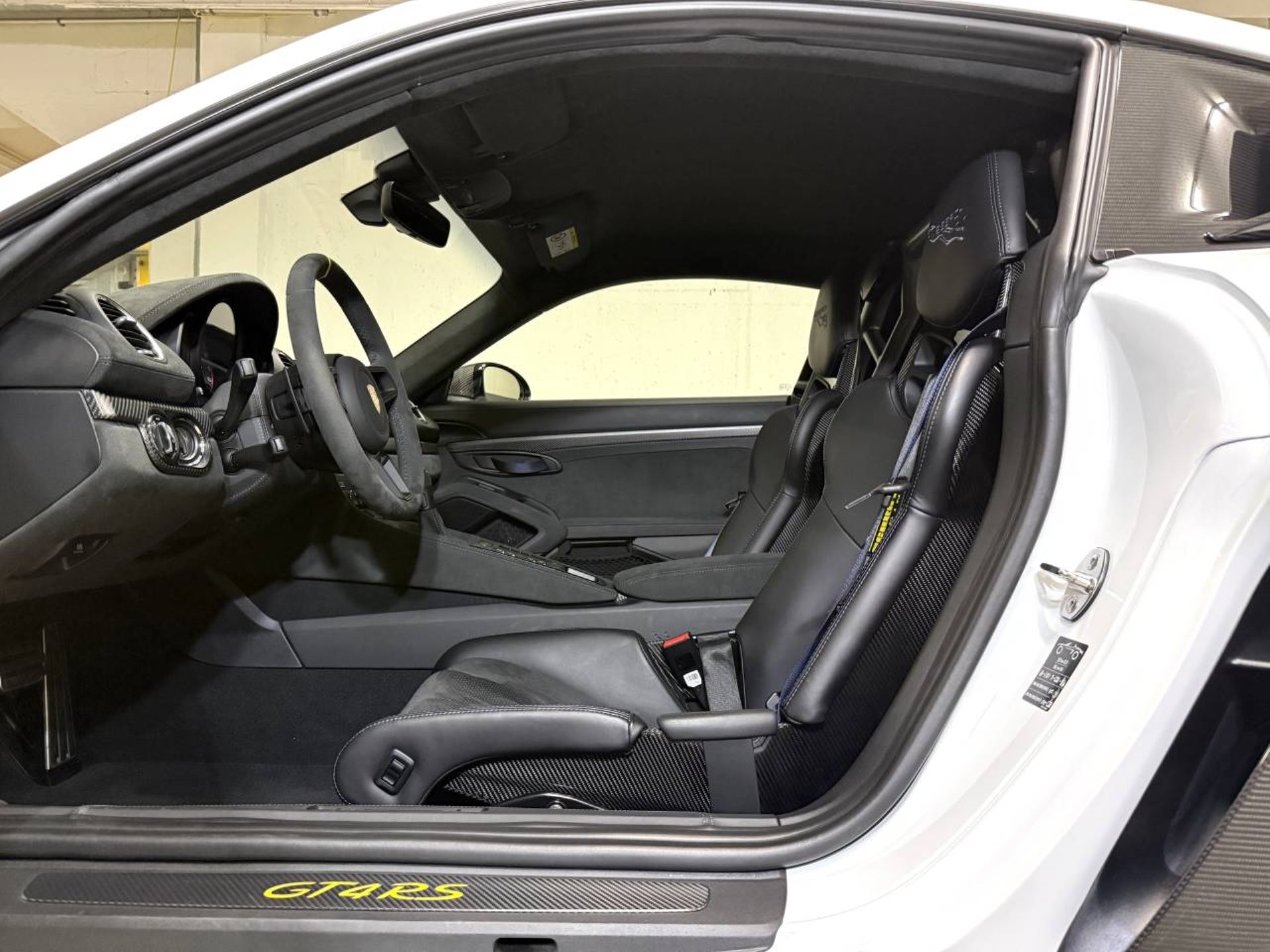PORSCHE 718 Cayman GT4 RS (MY24)-image-11