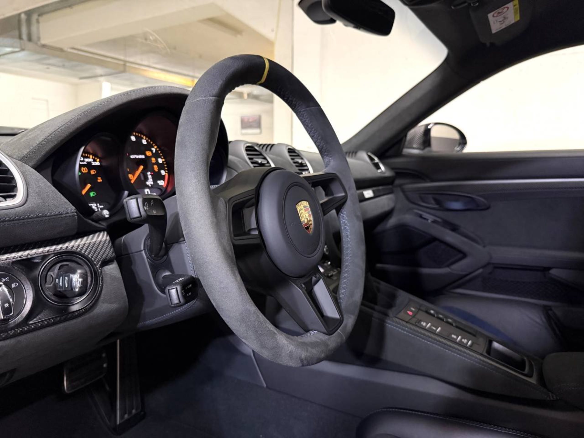 PORSCHE 718 Cayman GT4 RS (MY24)-image-12