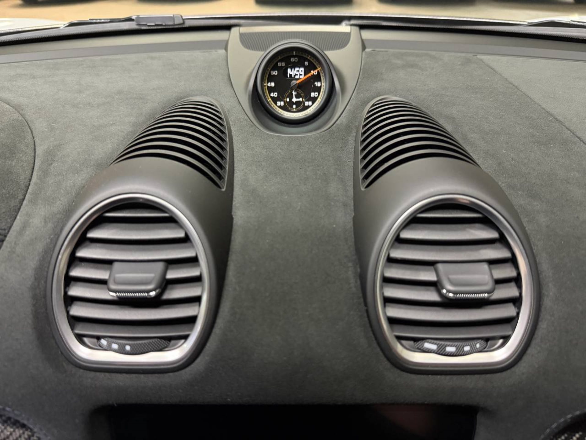 PORSCHE 718 Cayman GT4 RS (MY24)-image-23