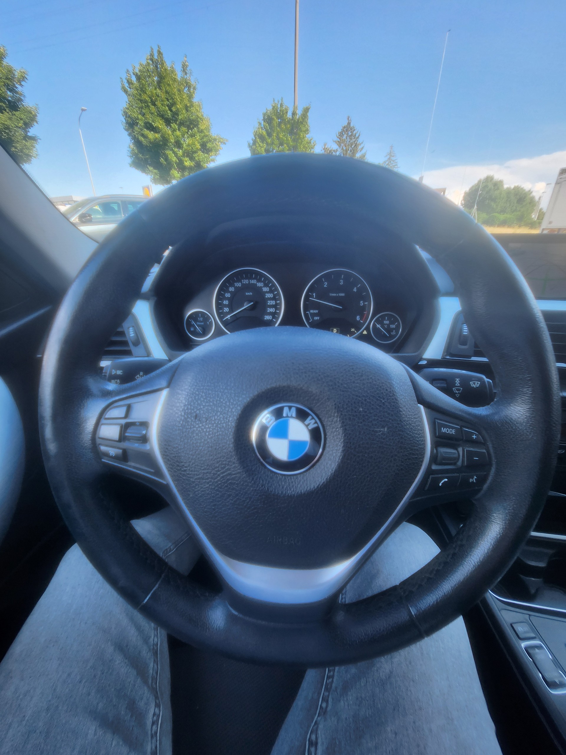 BMW 320d xDrive Touring Modern Line Steptronic-image-13
