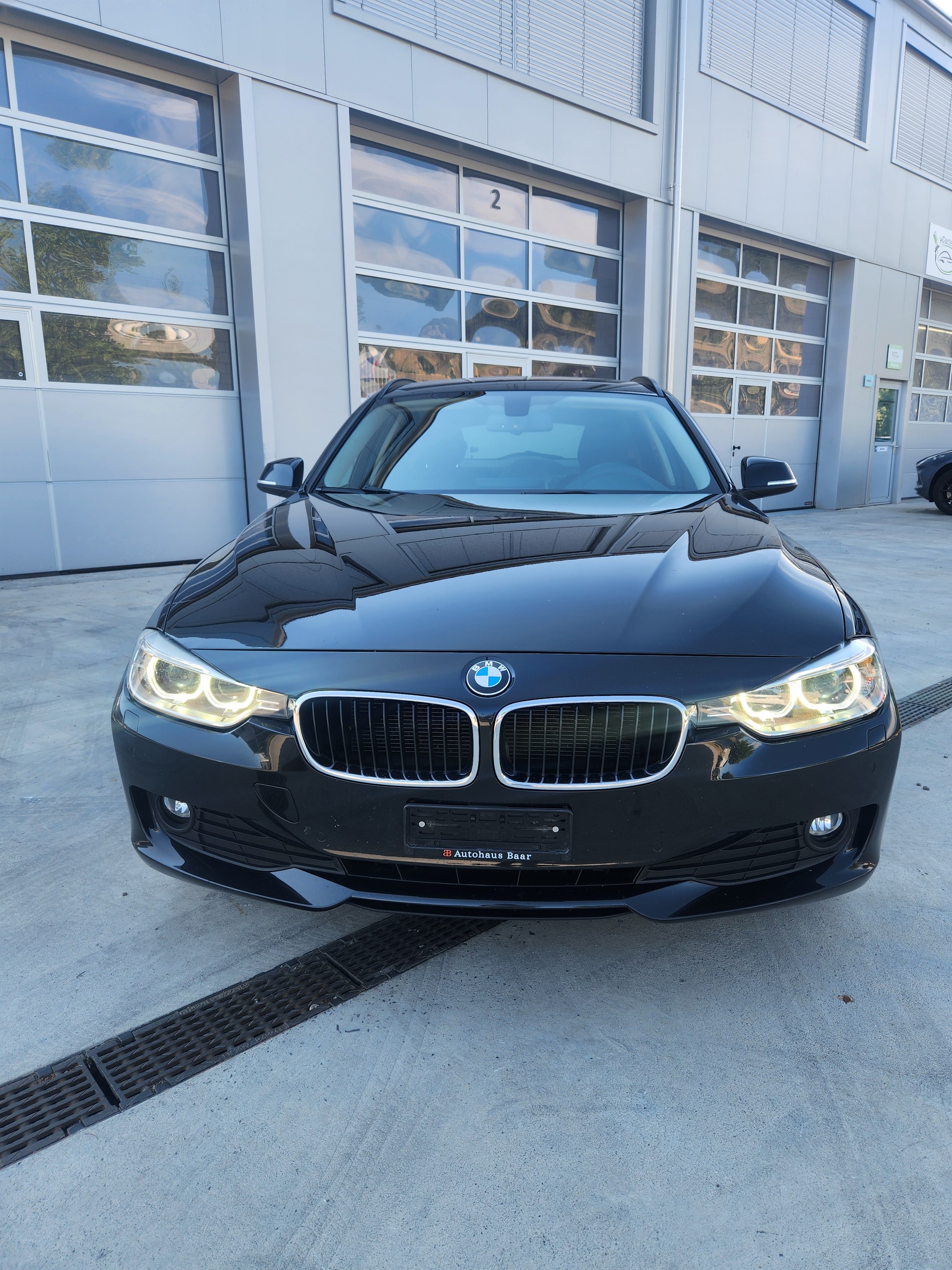 BMW 320d xDrive Touring Modern Line Steptronic-image-0