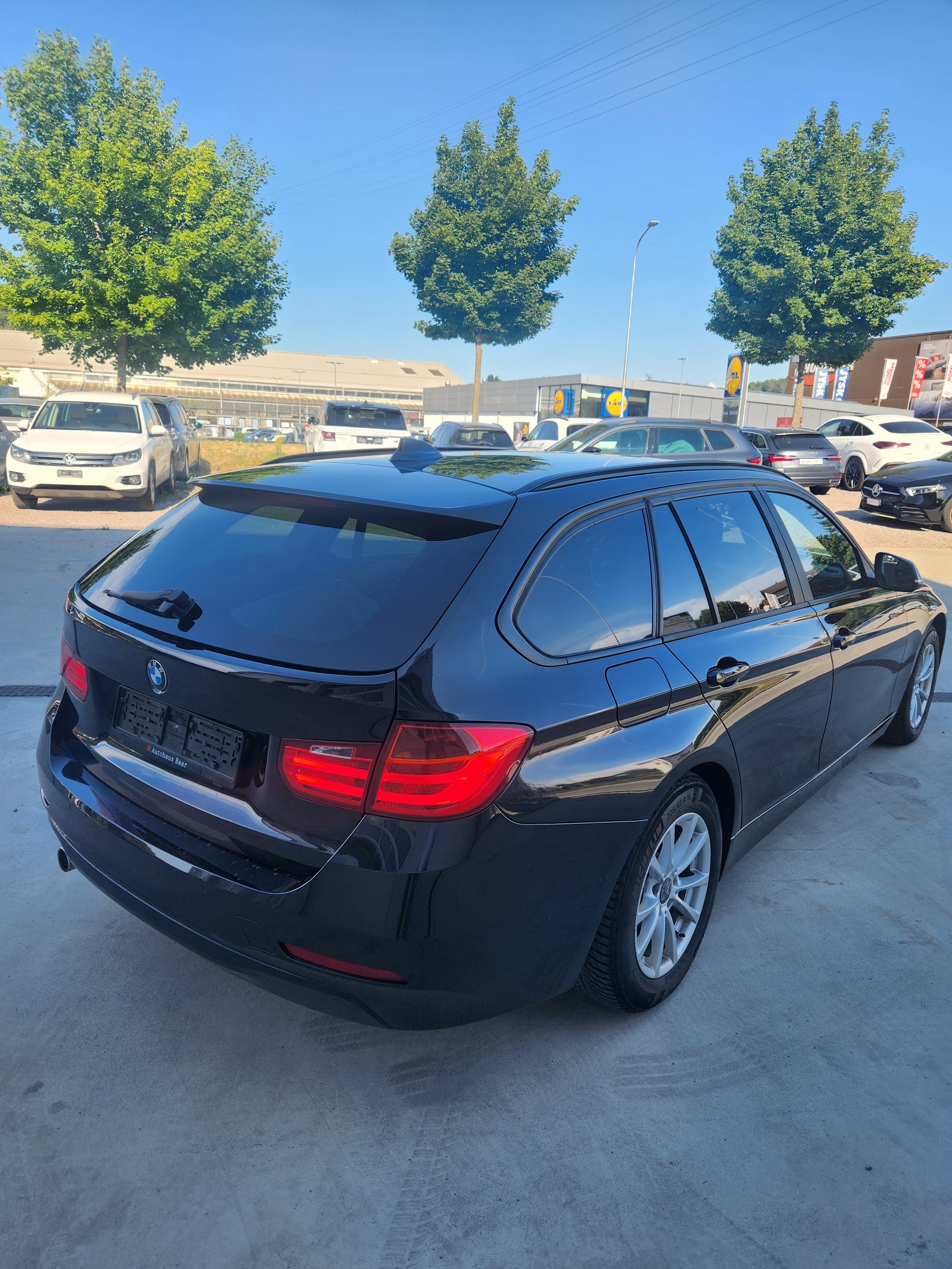 BMW 320d xDrive Touring Modern Line Steptronic-image-8