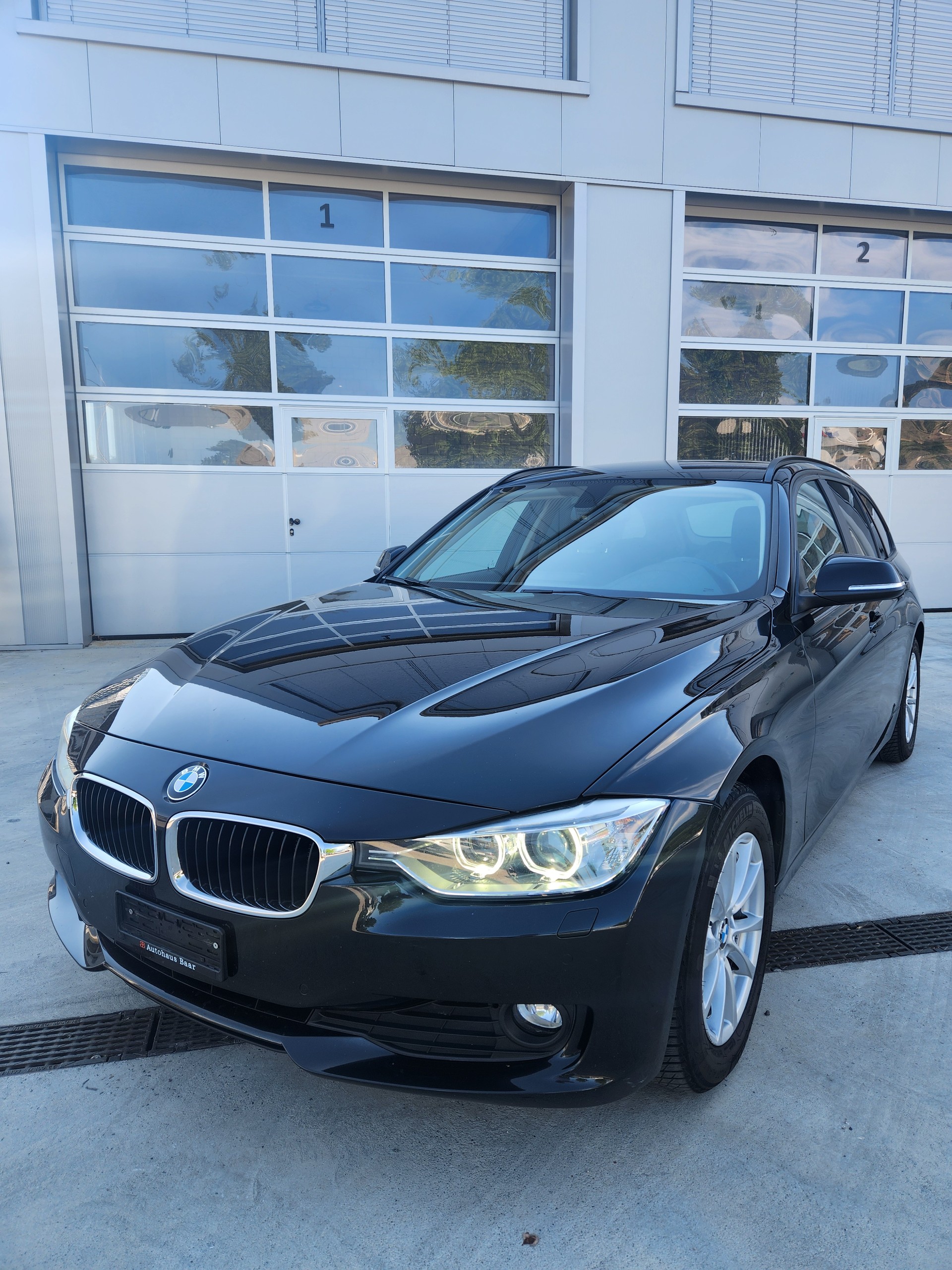 BMW 320d xDrive Touring Modern Line Steptronic-image-2